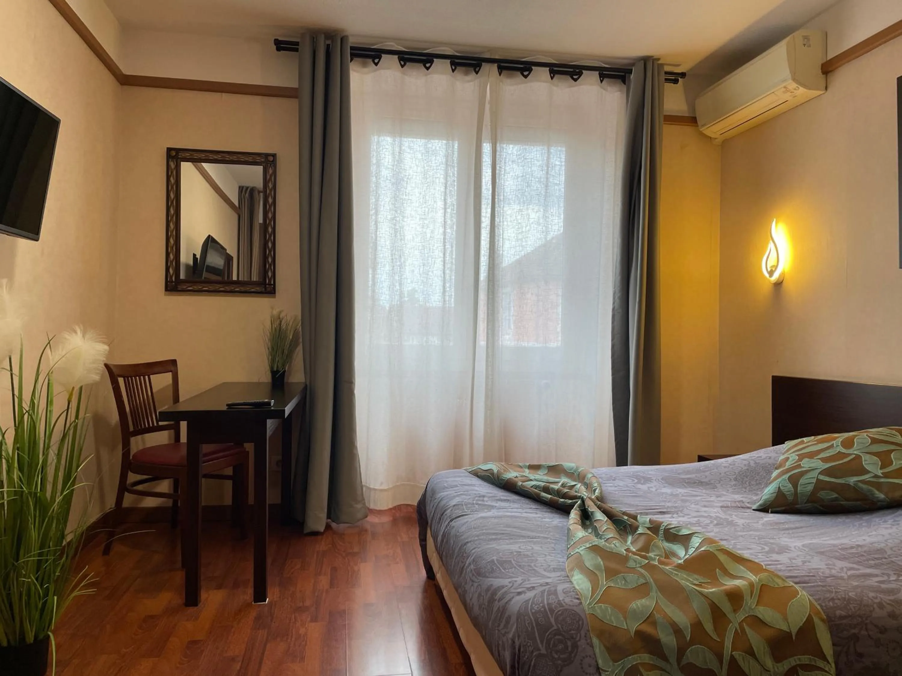 Bed in L'EMBLEME - BOUTIQUE HOTEL