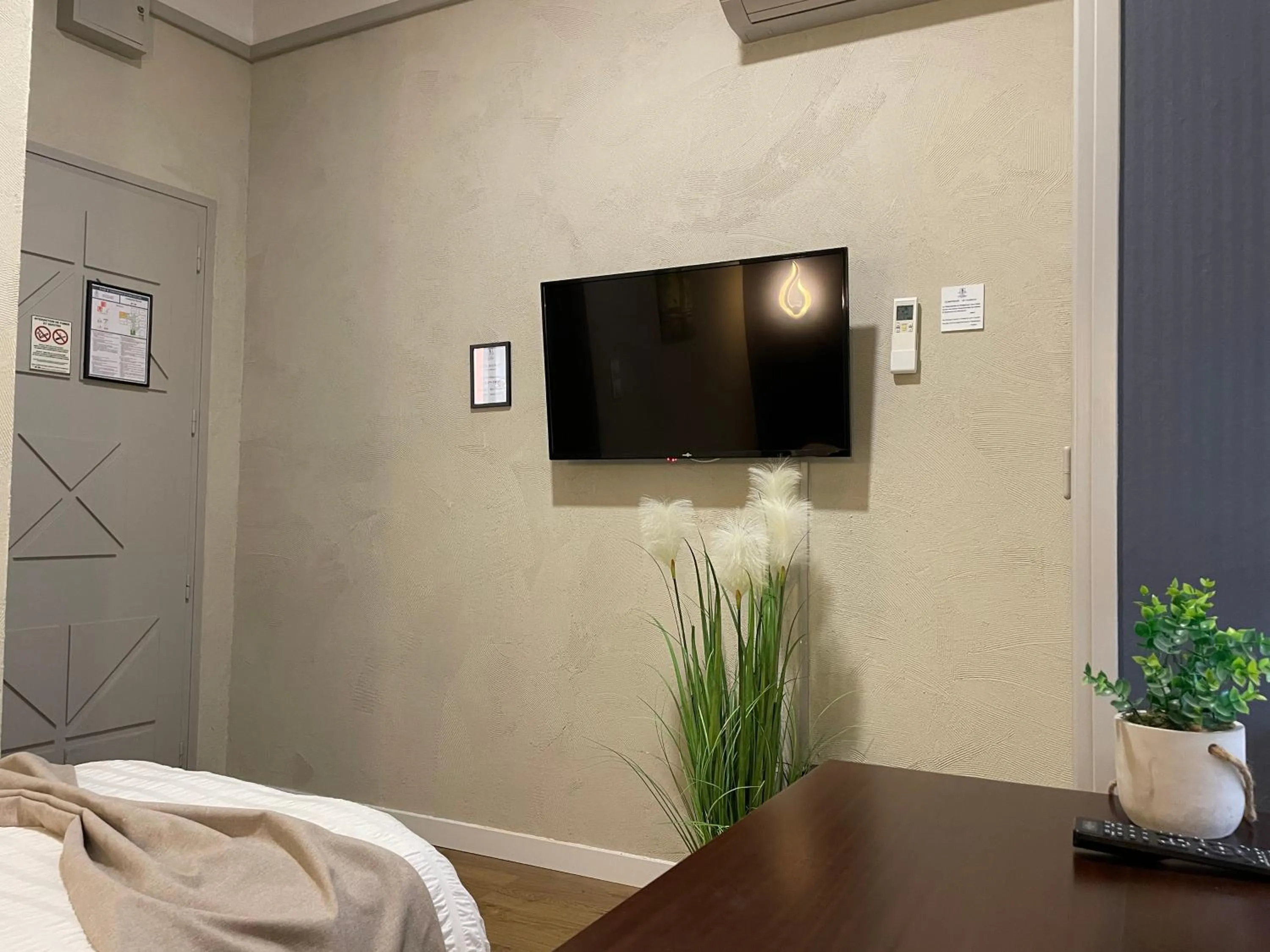 Bed in L'EMBLEME - BOUTIQUE HOTEL