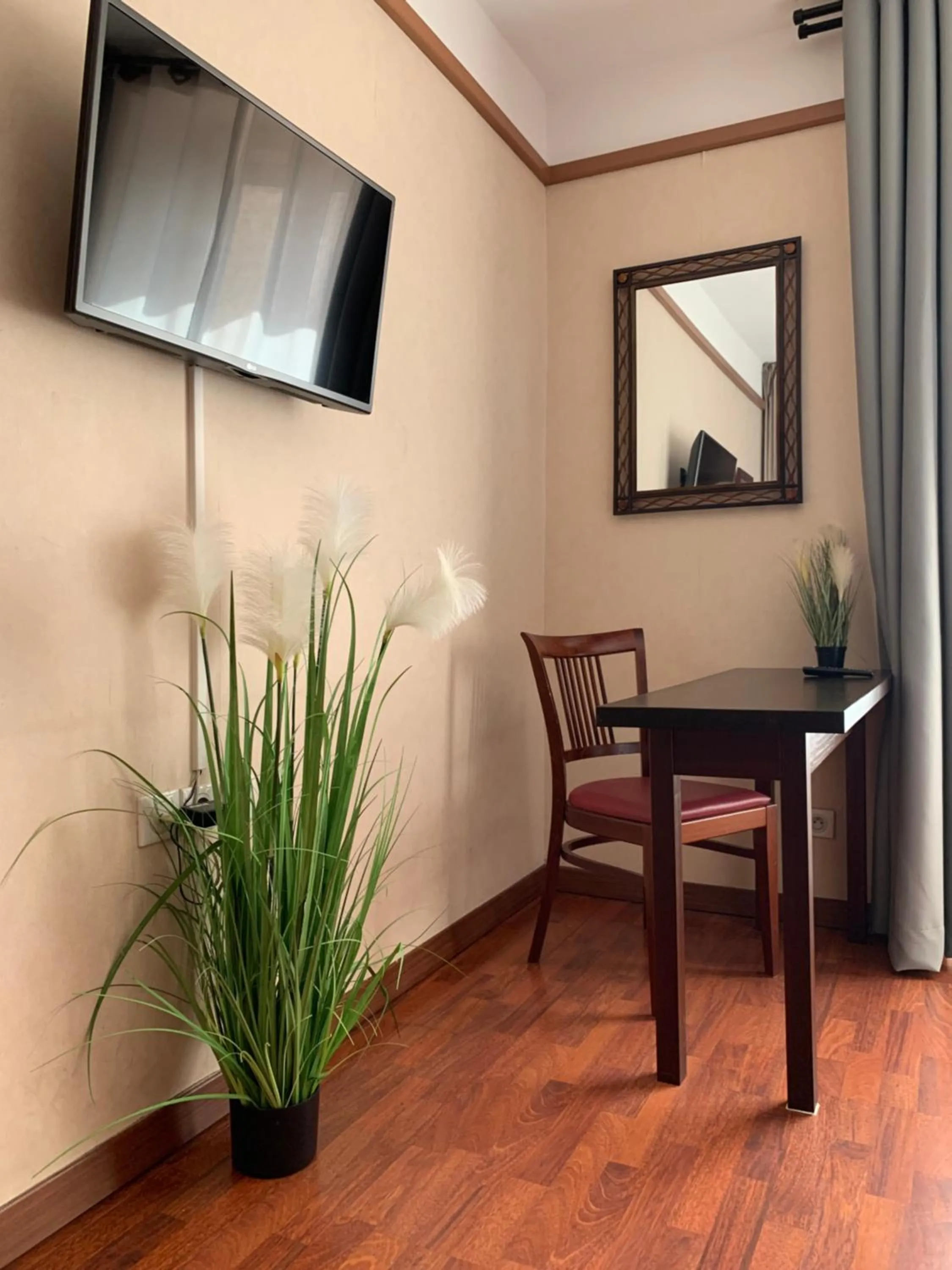 L'EMBLEME - BOUTIQUE HOTEL