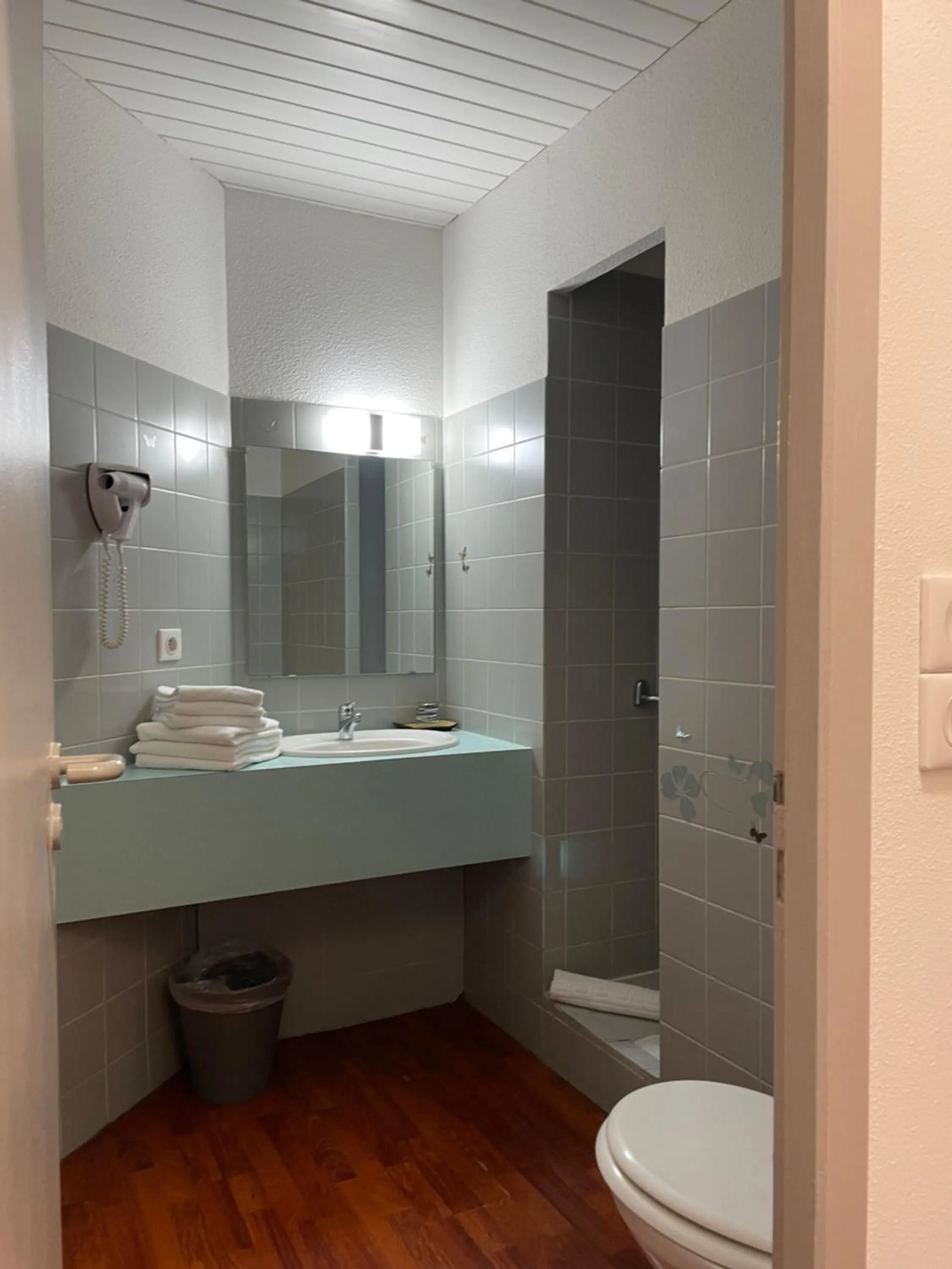 L'EMBLEME - BOUTIQUE HOTEL