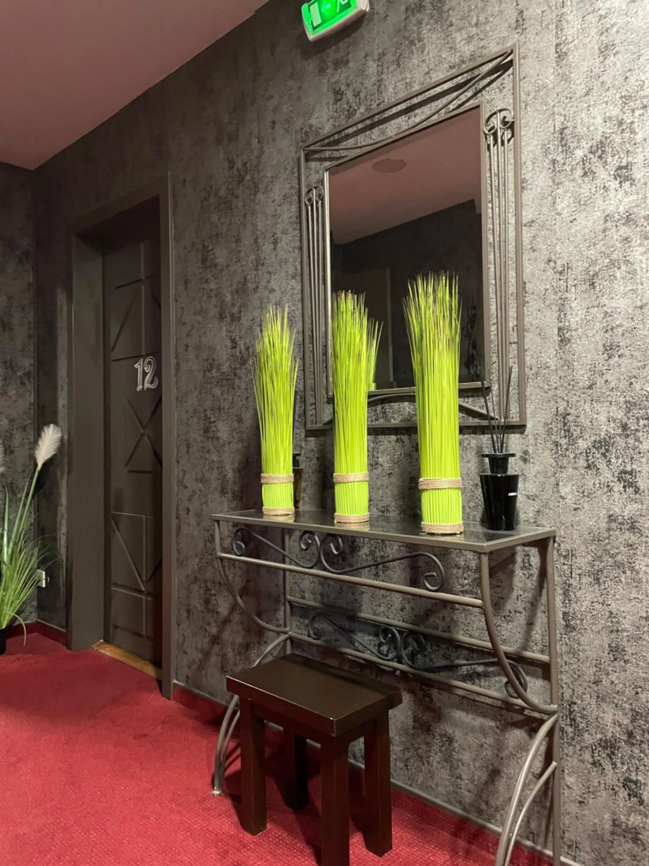 L'EMBLEME - BOUTIQUE HOTEL