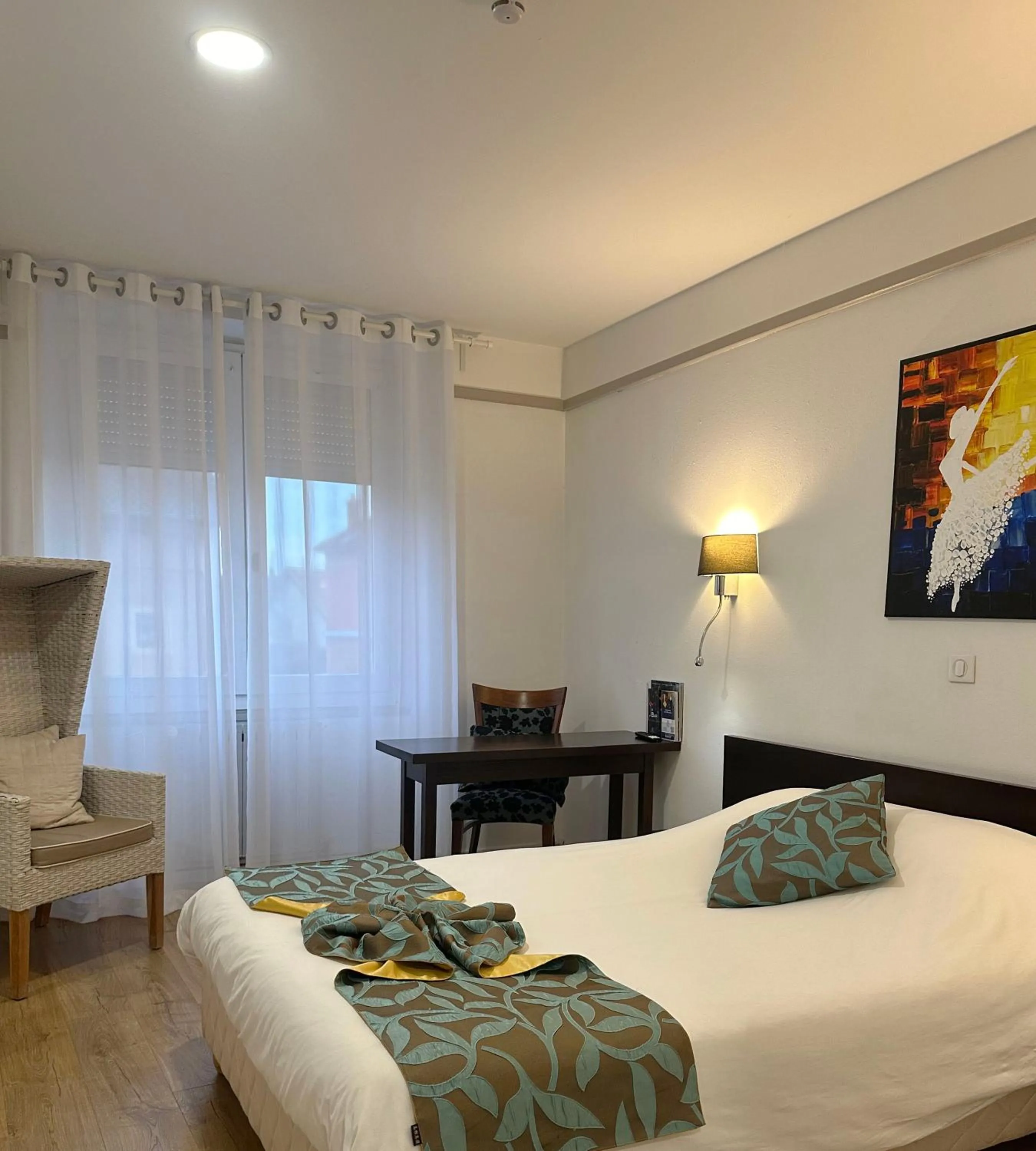 Bed in L'EMBLEME - BOUTIQUE HOTEL