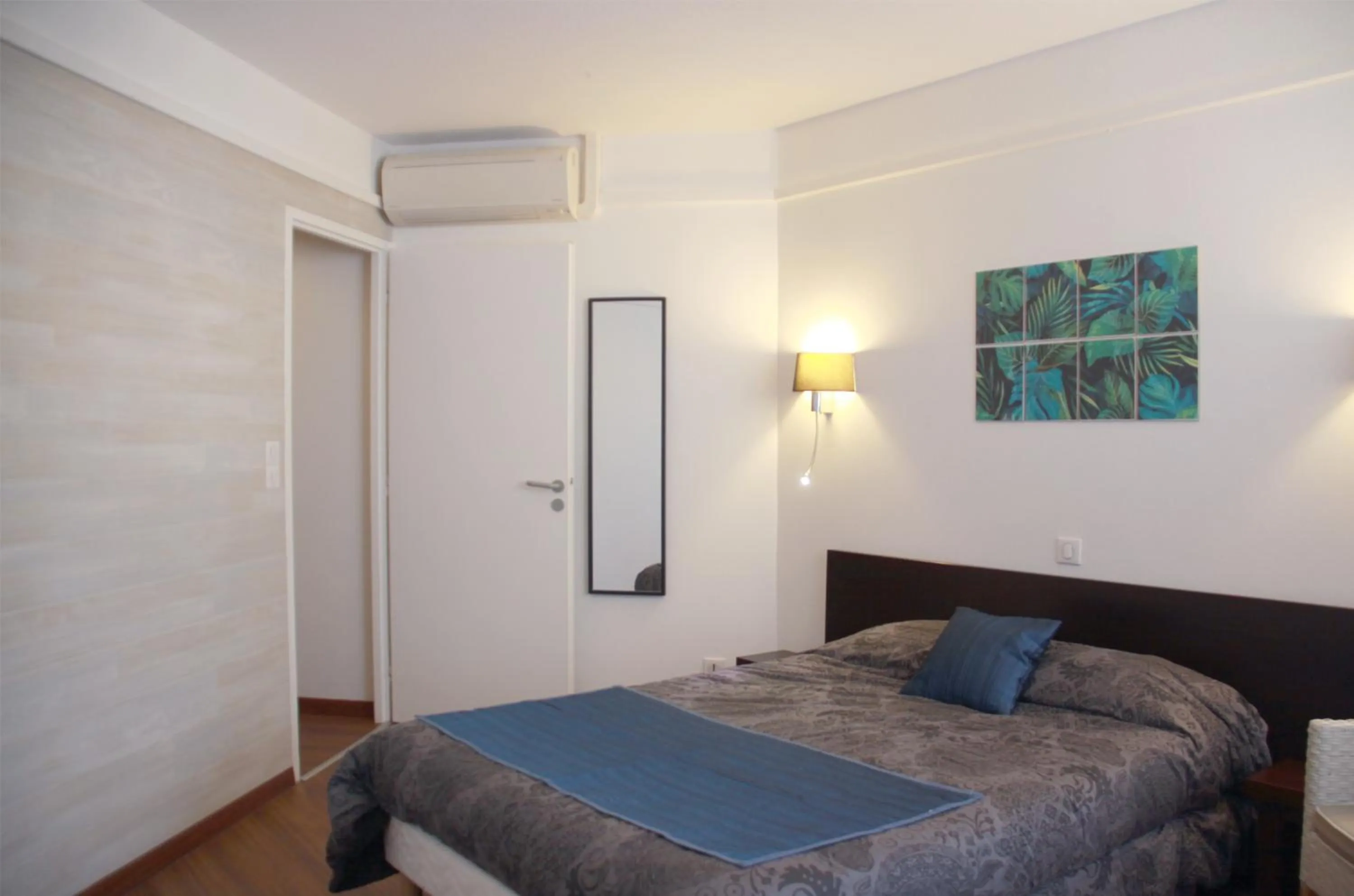 Bed in L'EMBLEME - BOUTIQUE HOTEL