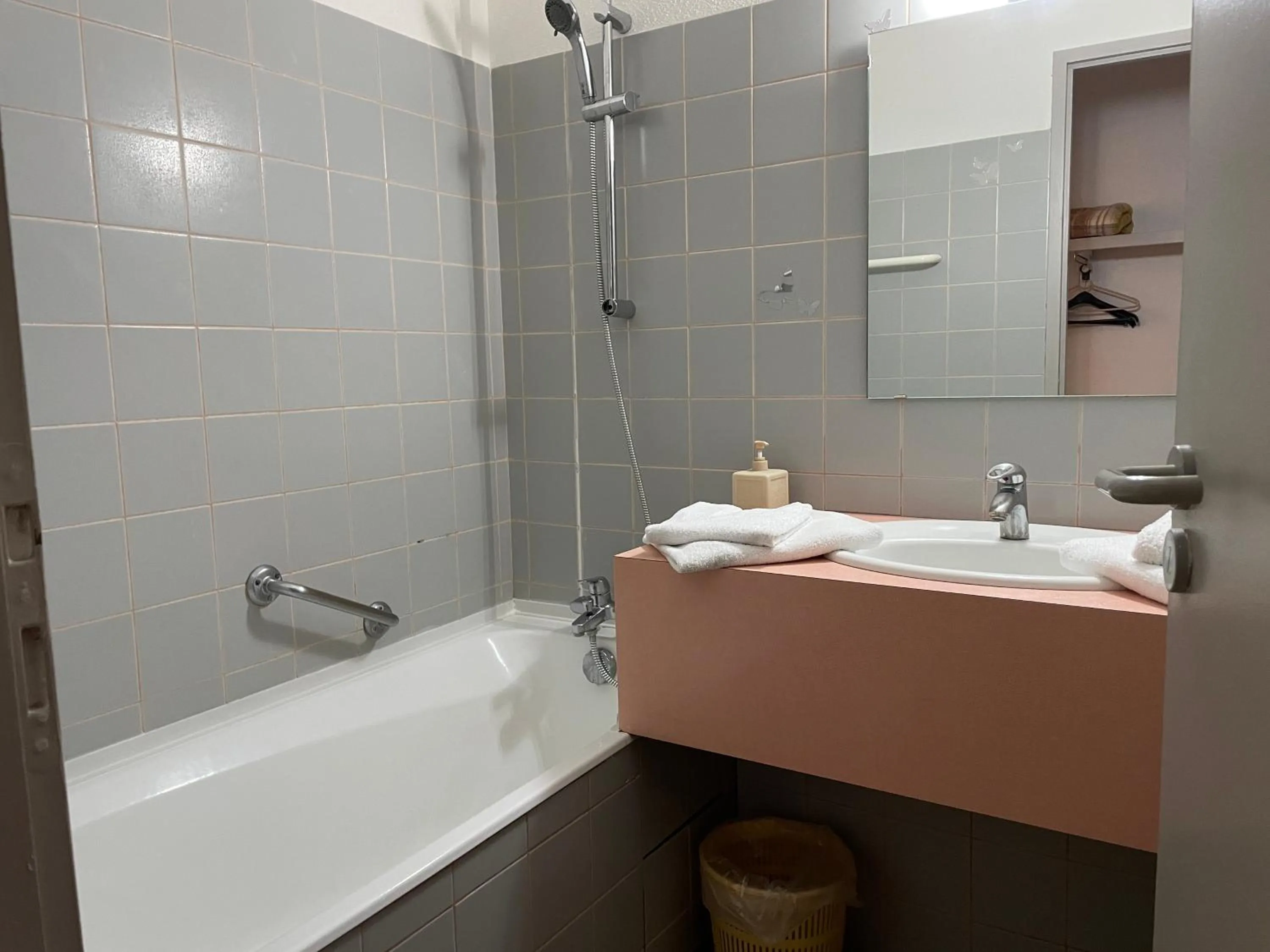 L'EMBLEME - BOUTIQUE HOTEL