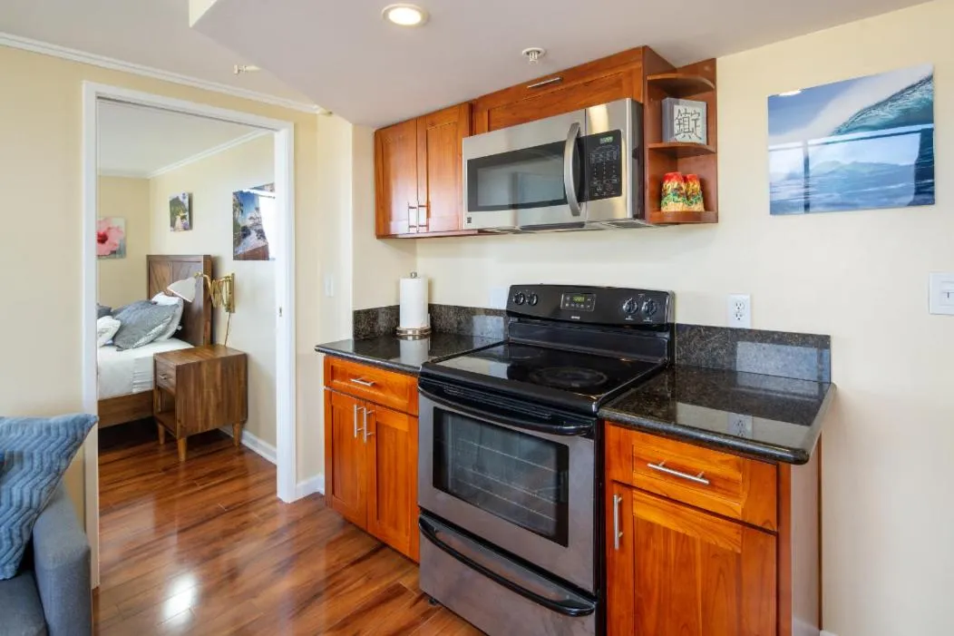 2 Bedroom Corner Suite & Tropical Views