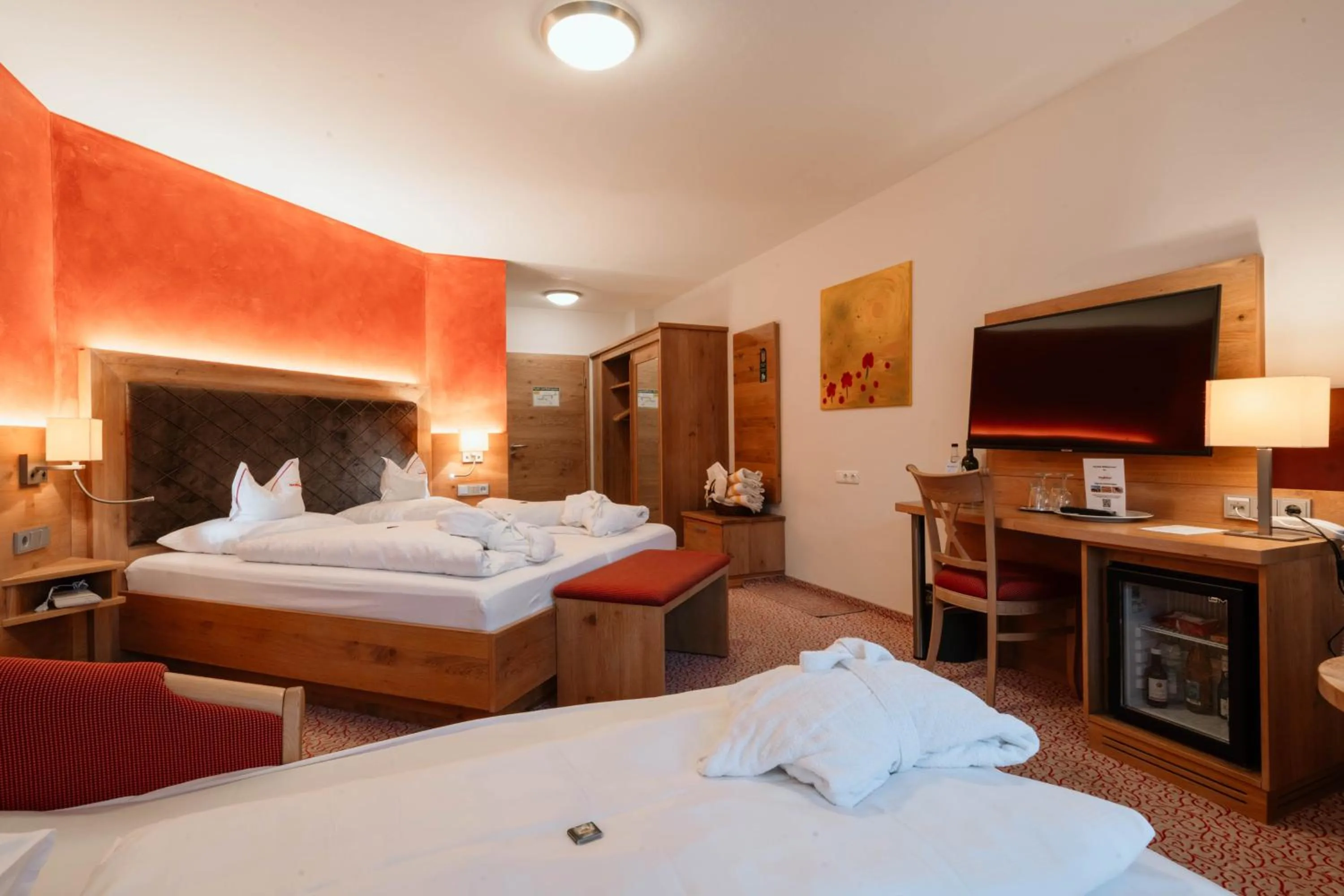 Photo of the whole room, Bed in Hotel Neuhäusl Superior