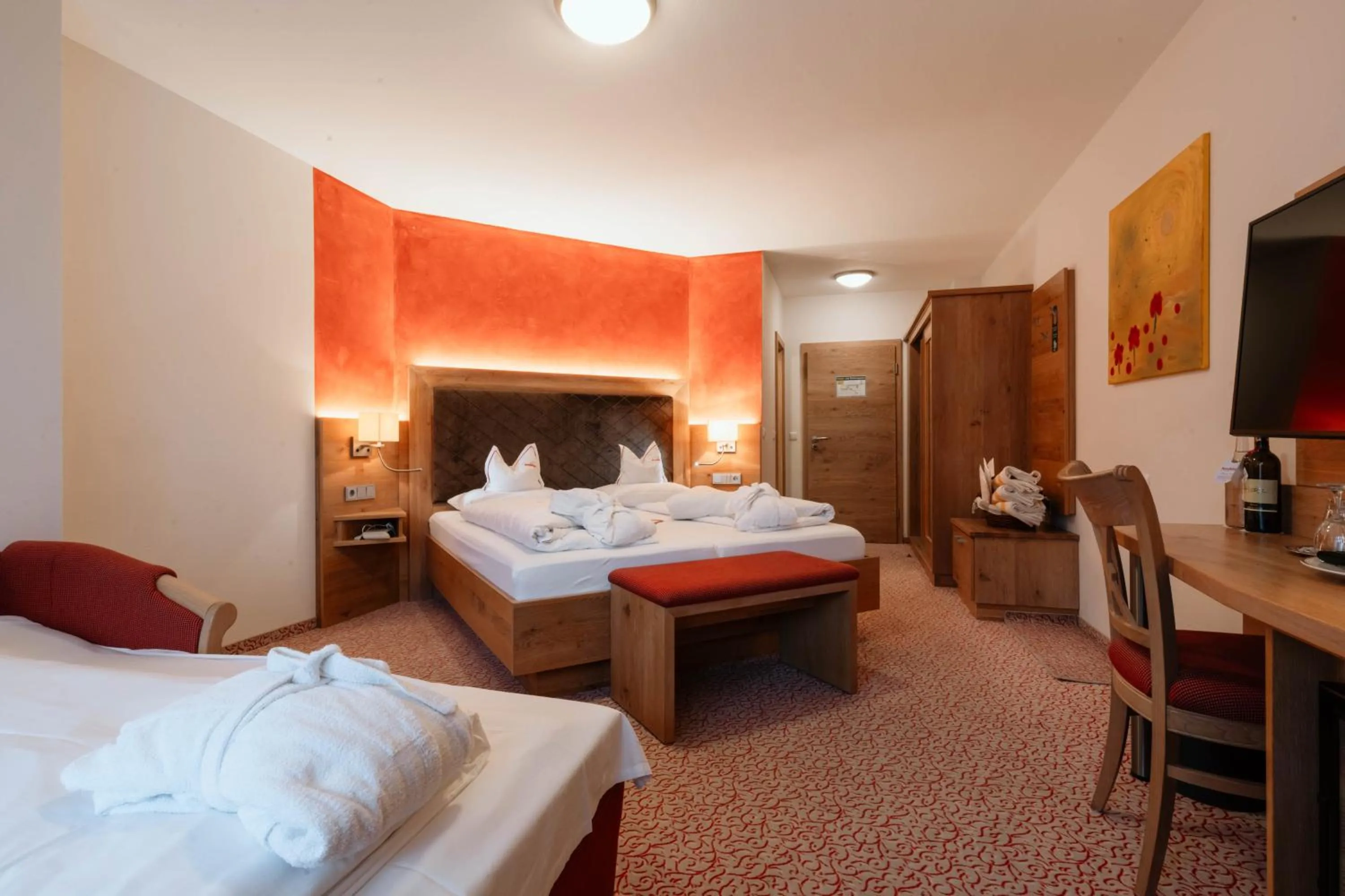 Photo of the whole room, Bed in Hotel Neuhäusl Superior