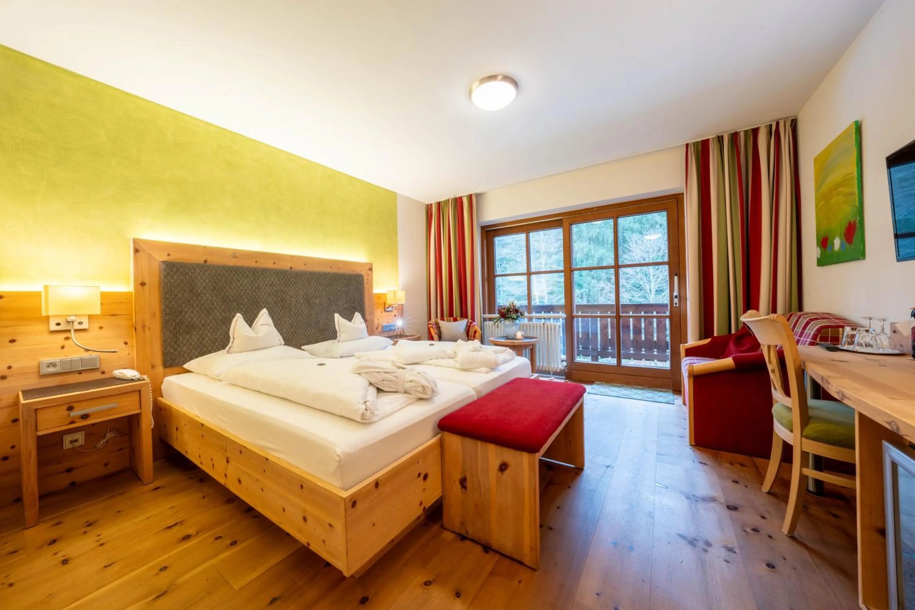 Photo of the whole room, Bed in Hotel Neuhäusl Superior