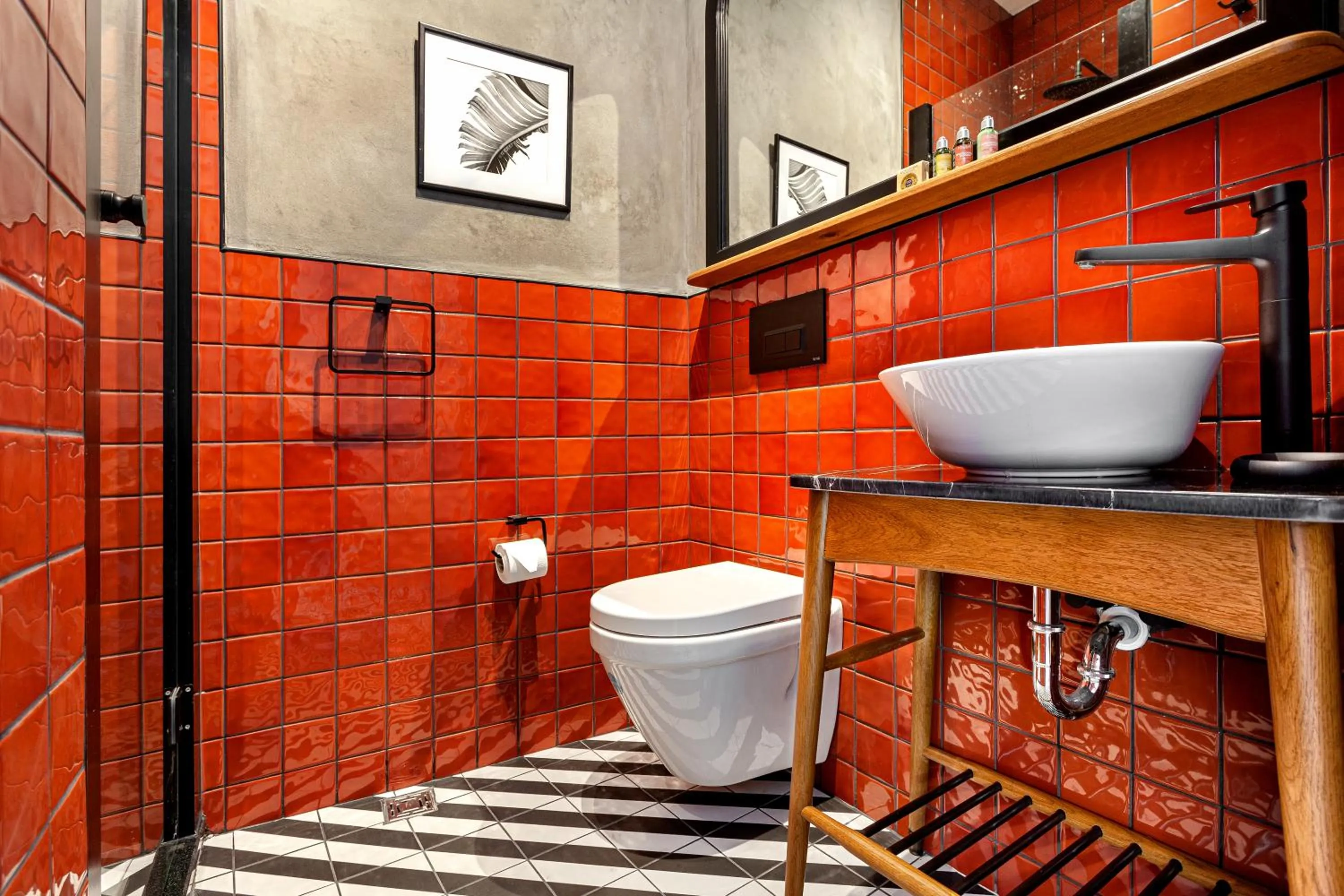 Shower in World House Boutique Hotel Galata