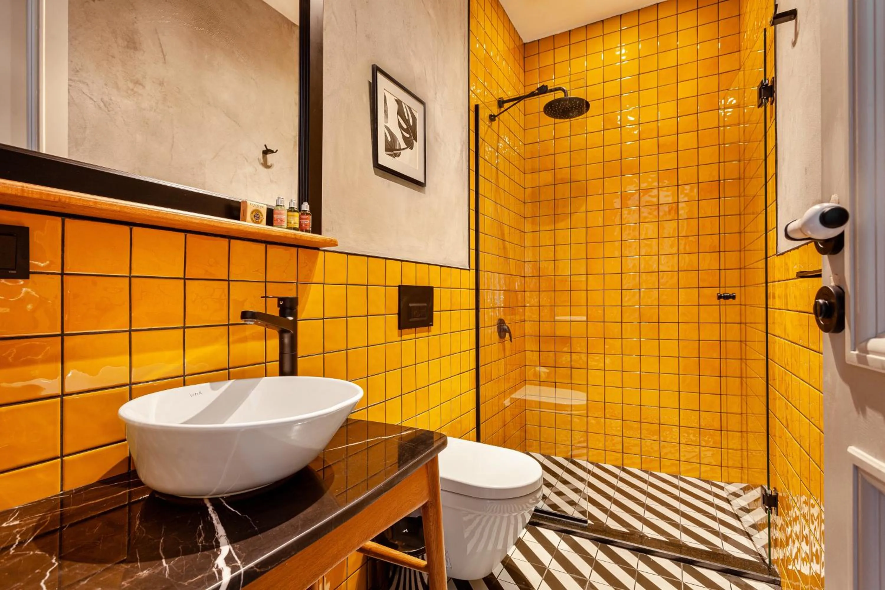 Shower in World House Boutique Hotel Galata