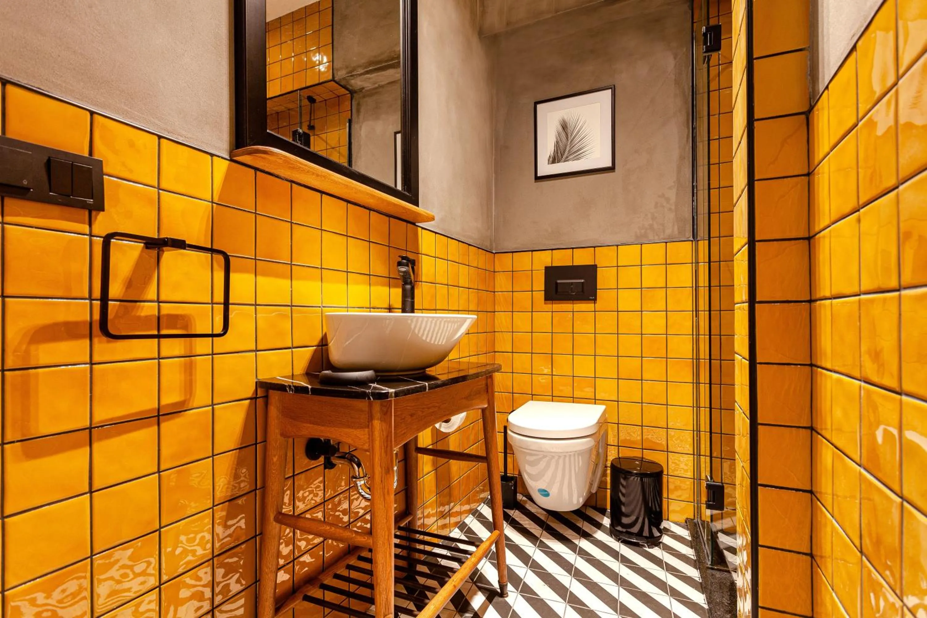 Shower in World House Boutique Hotel Galata