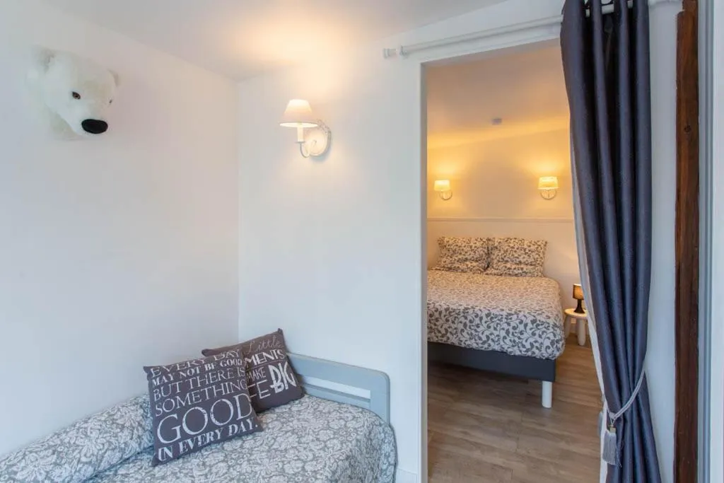 Bed in Couette & Confitures