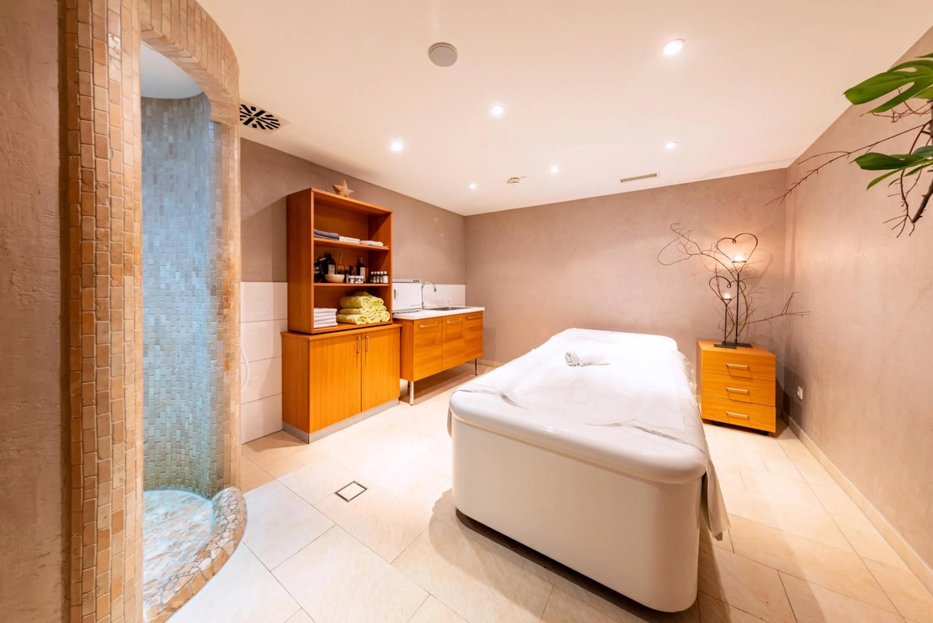 Spa and wellness centre/facilities, Bed in Parkhotel Maximilian Ottobeuren