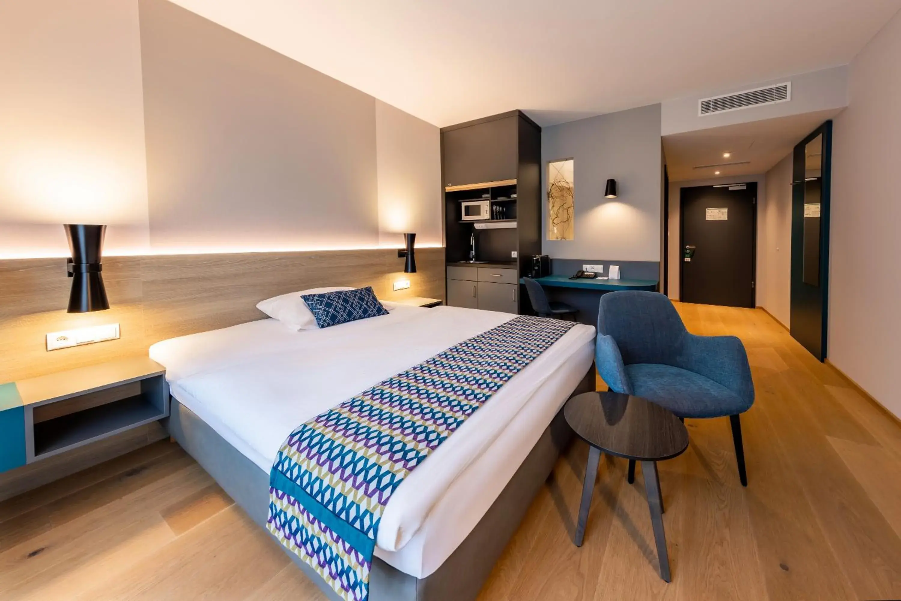 Superior Double Room Amalia+ with Kitchenette and Air Conditioning in Parkhotel Maximilian Ottobeuren Superior Double Room Amalia+ with Kitchenette and Air Conditioning in Parkhotel Maximilian Ottobeuren