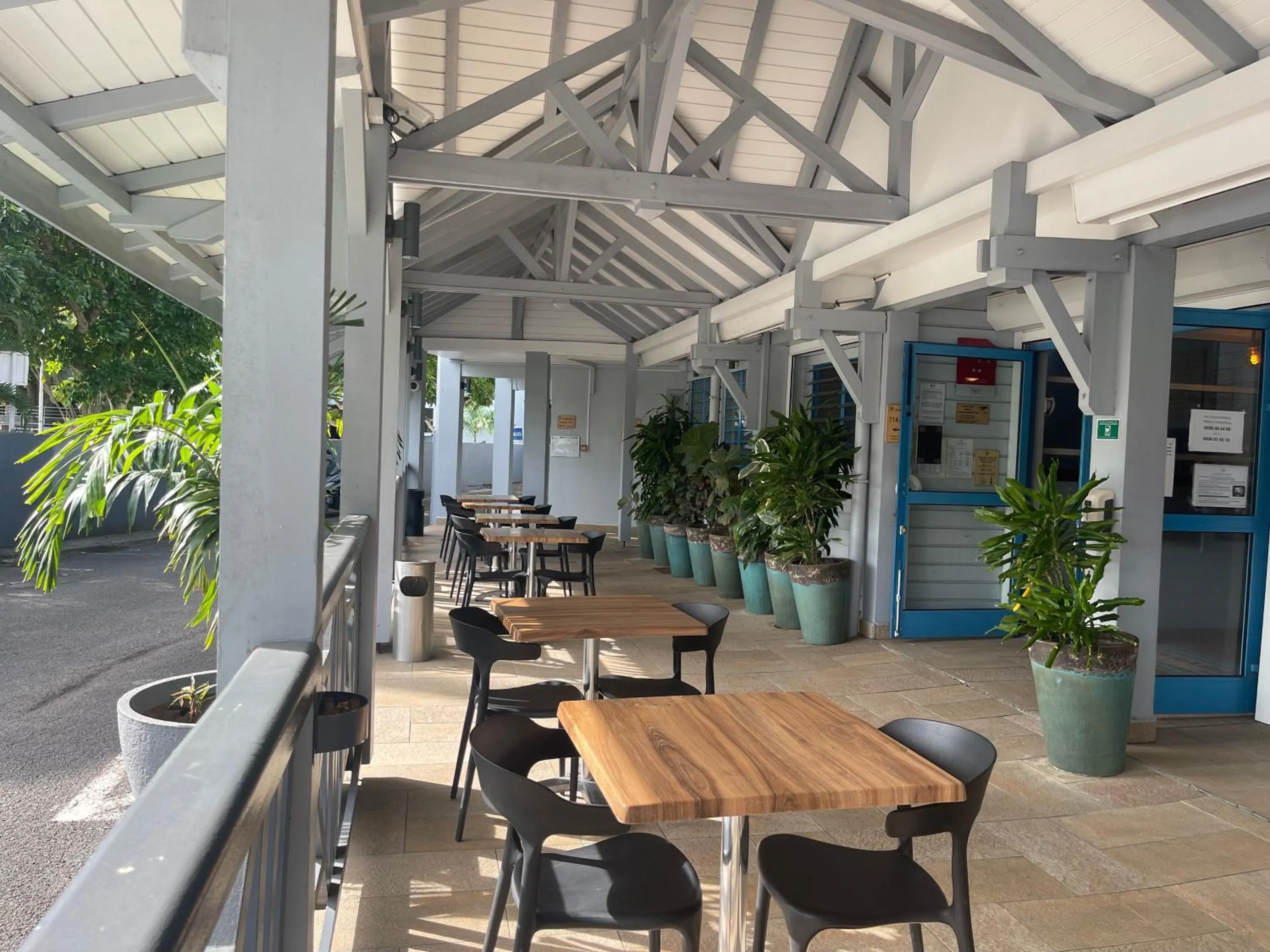 Restaurant/places to eat in Karaibes Hotel