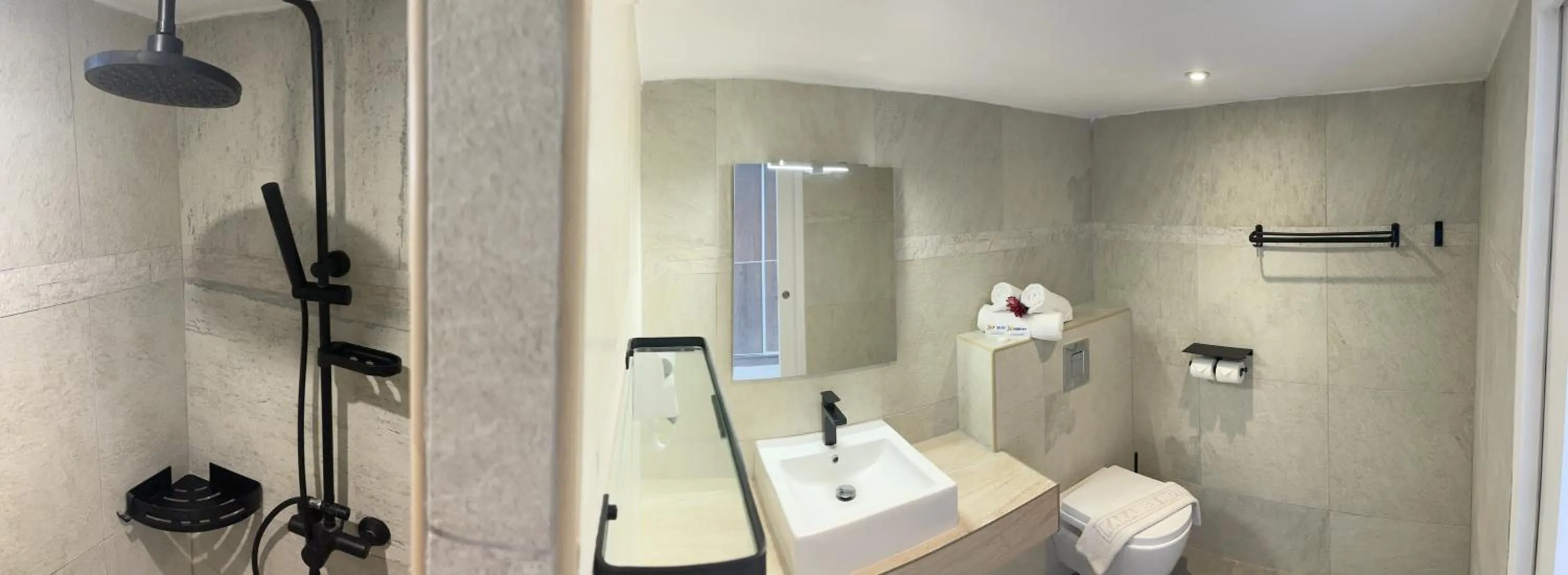 Shower in Karaibes Hotel