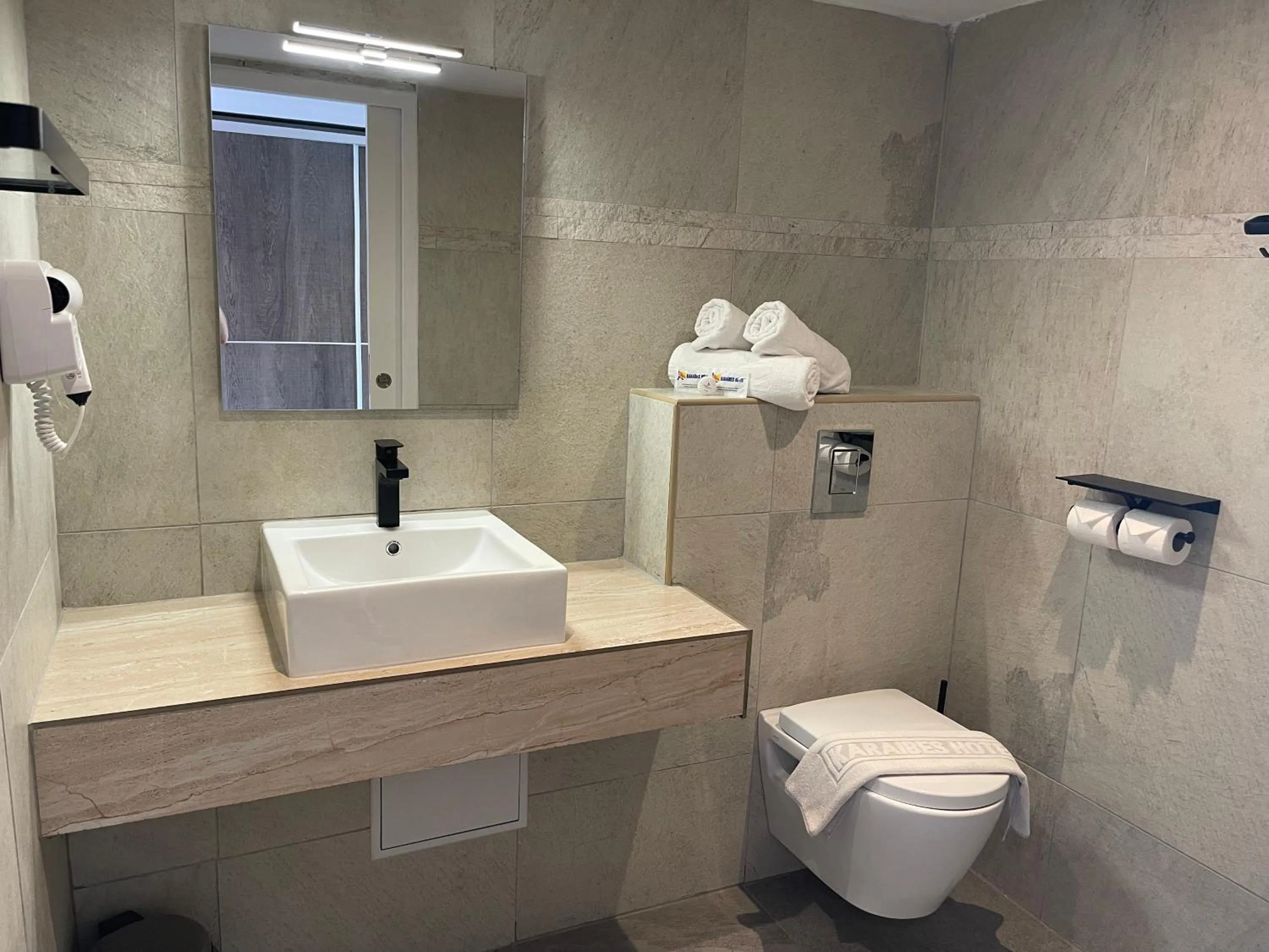 Shower in Karaibes Hotel