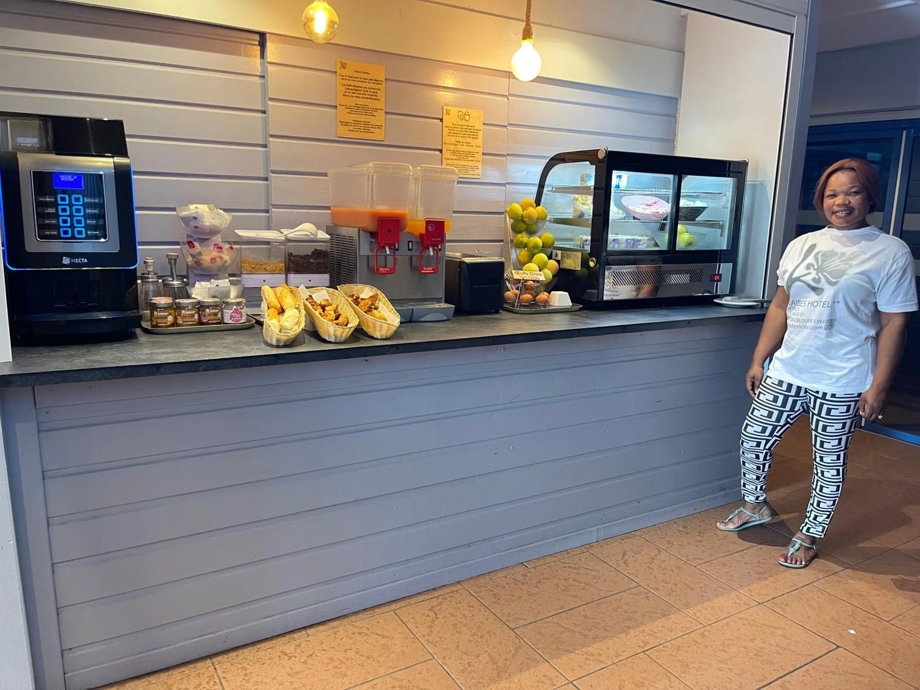 Restaurant/places to eat in Karaibes Hotel