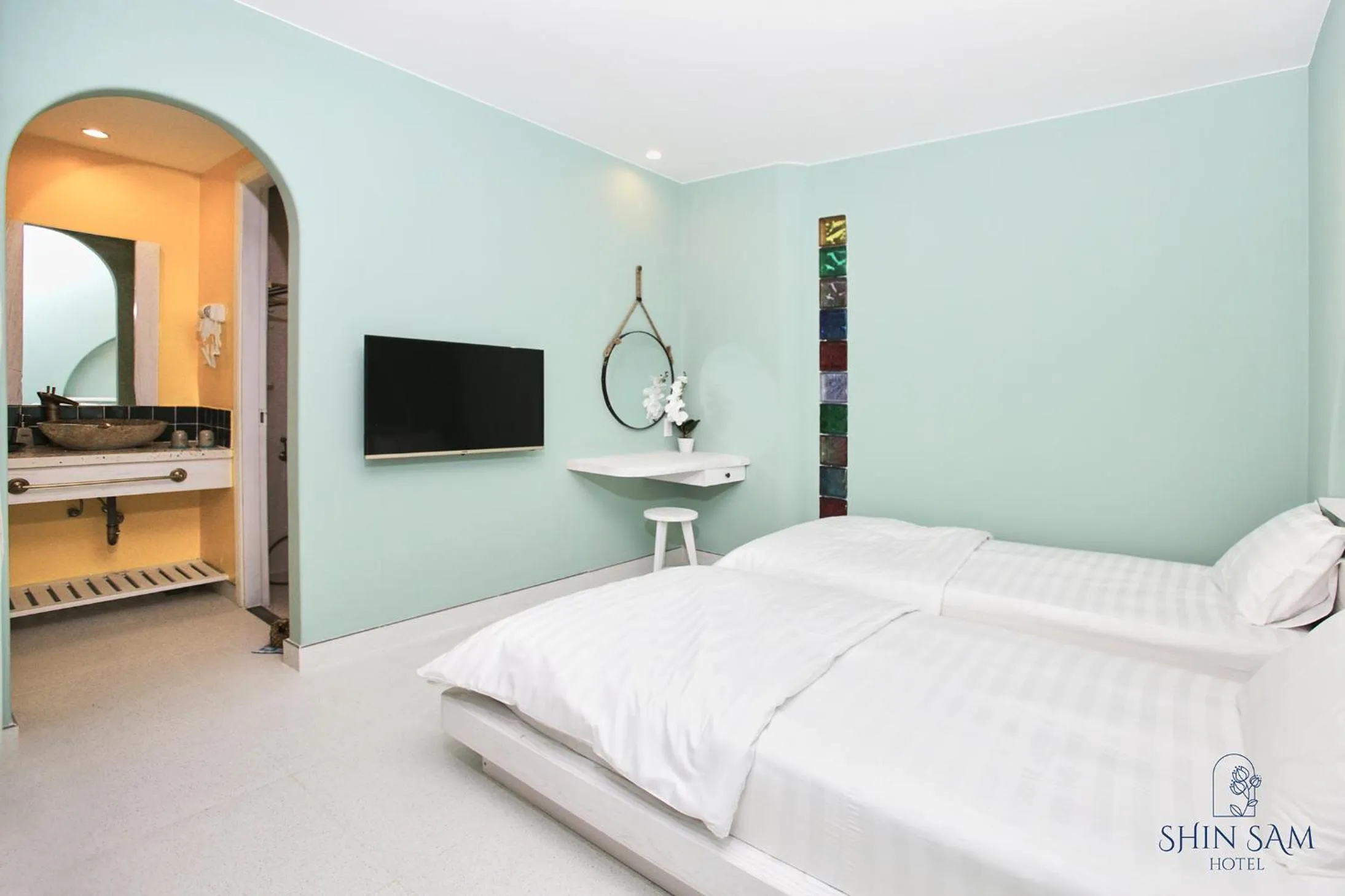 Bed in Shin Sam Boutique Hotel