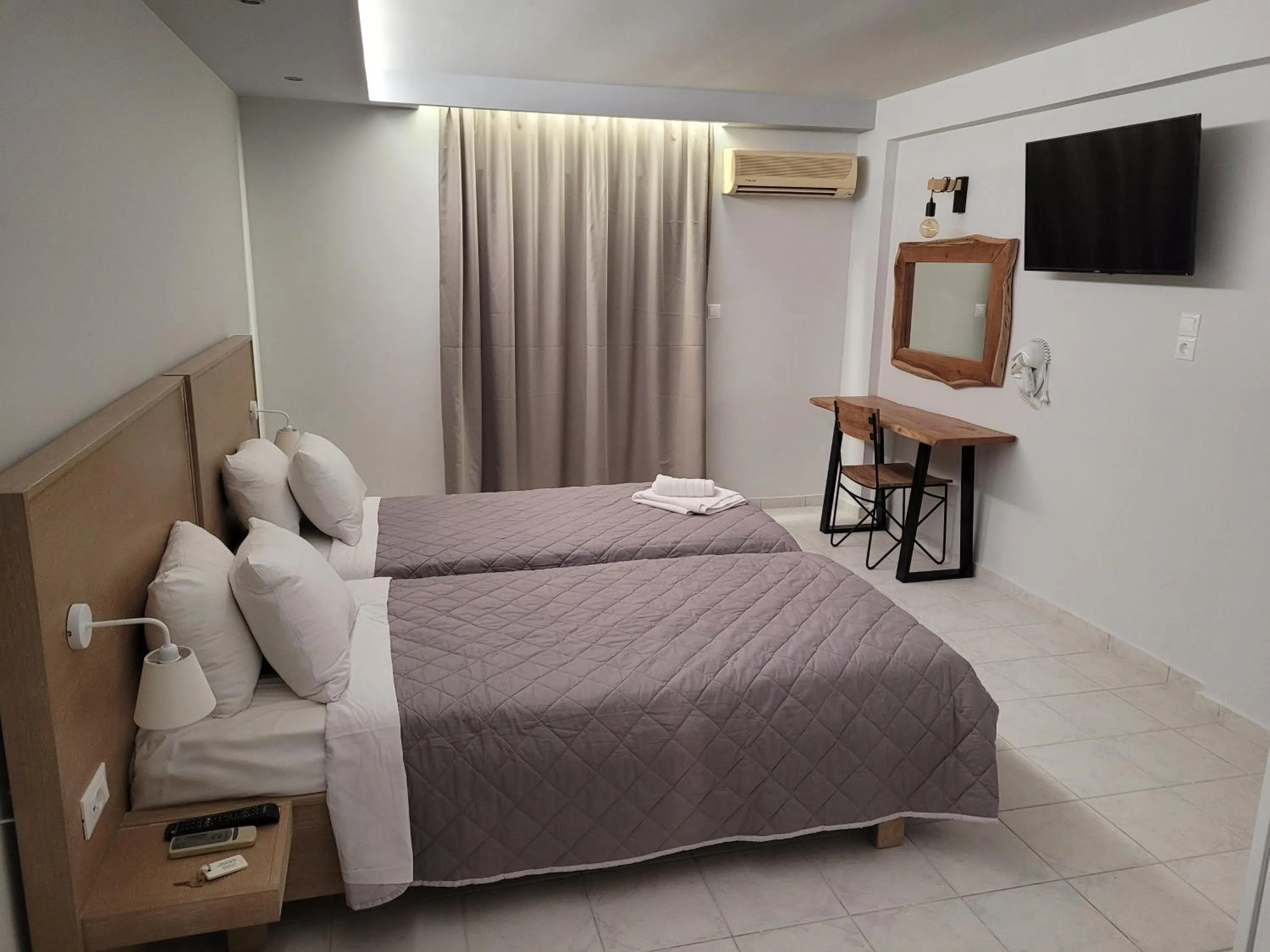 Bedroom, Bed in Jannos Beach hotel