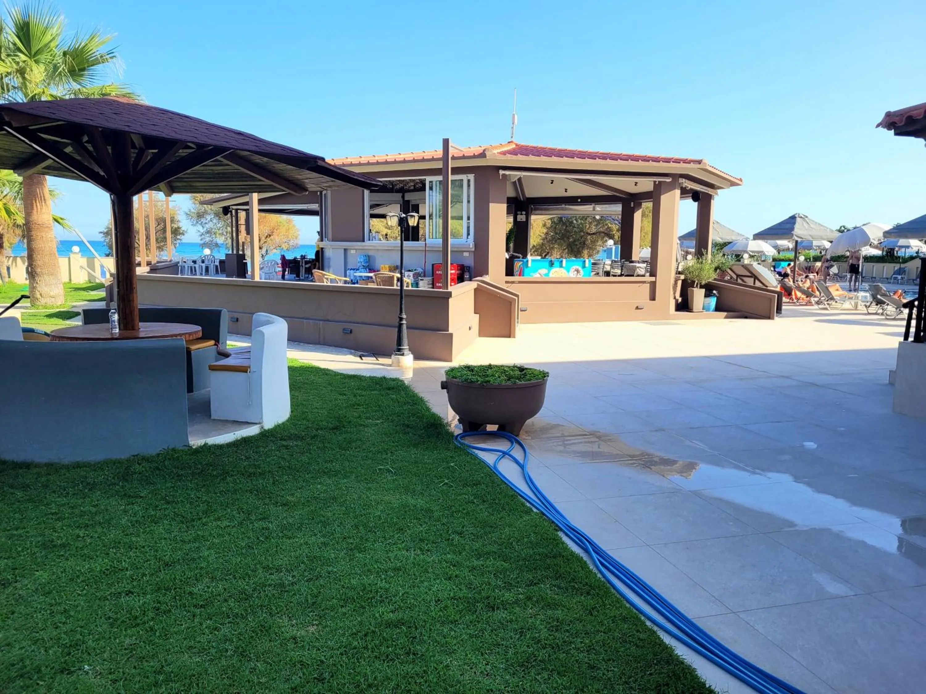 Property building in Jannos Beach hotel