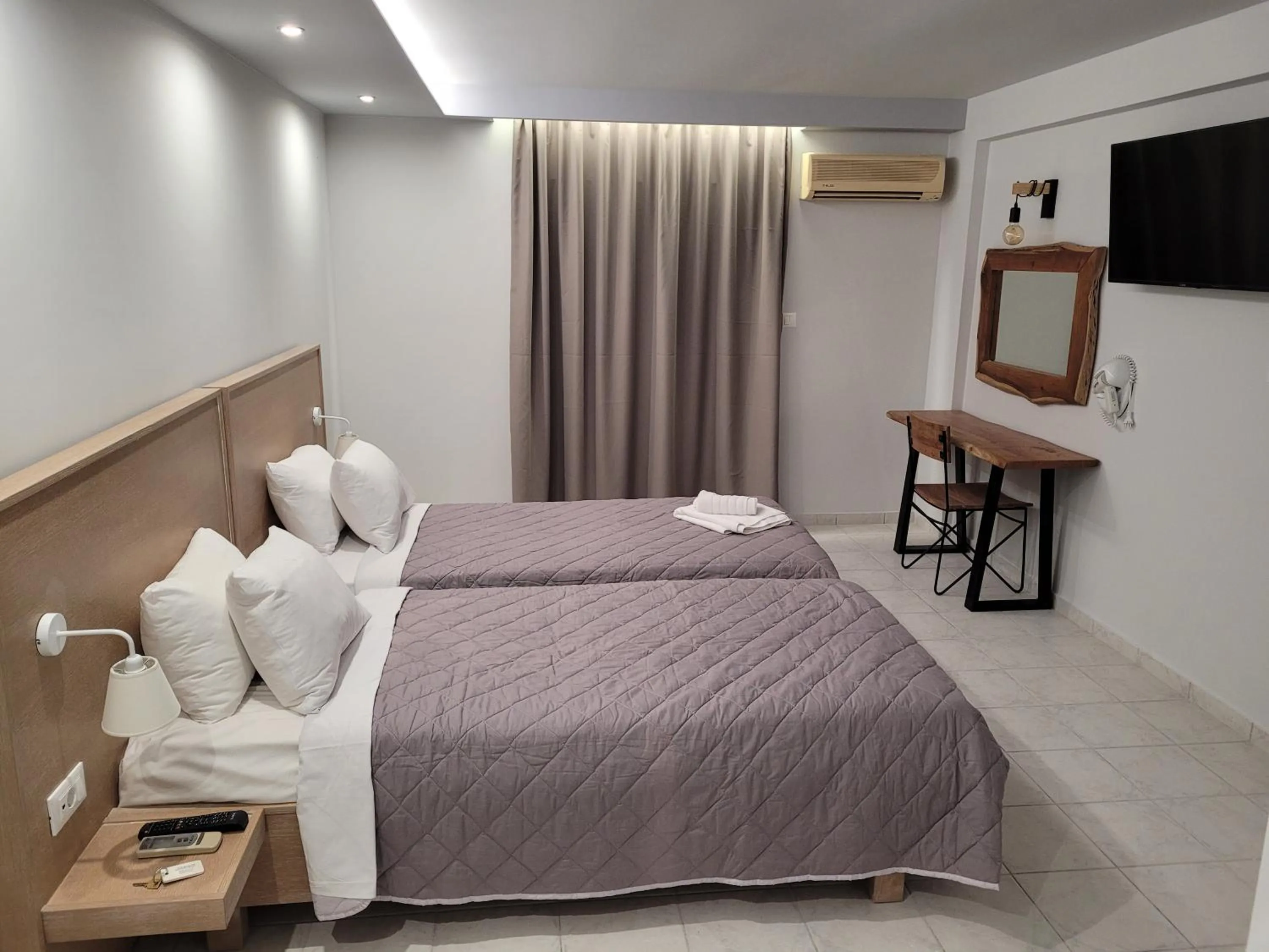 Bedroom, Bed in Jannos Beach hotel