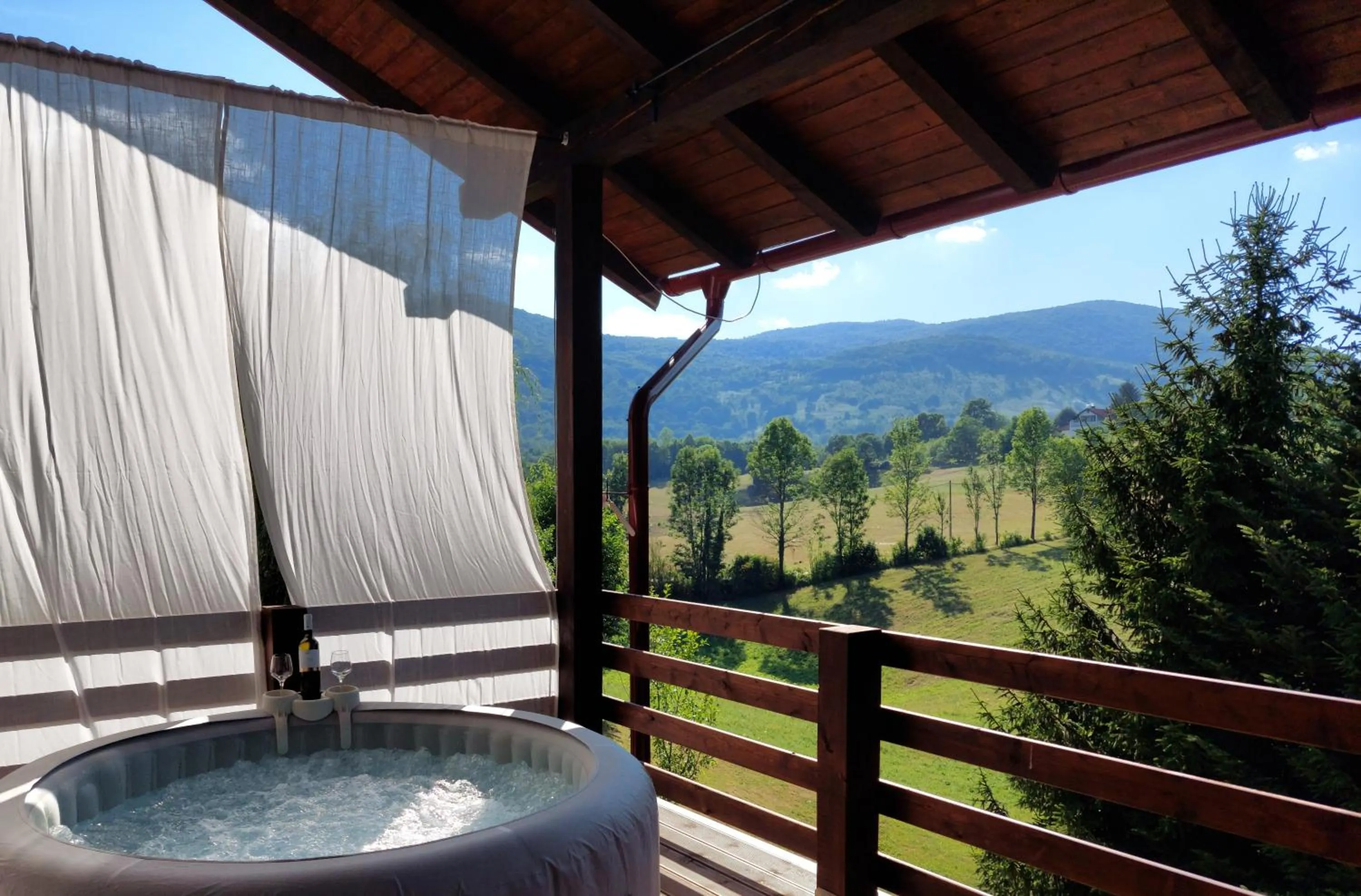 Hot Tub in B&B Green Serenity Plitvice Lakes