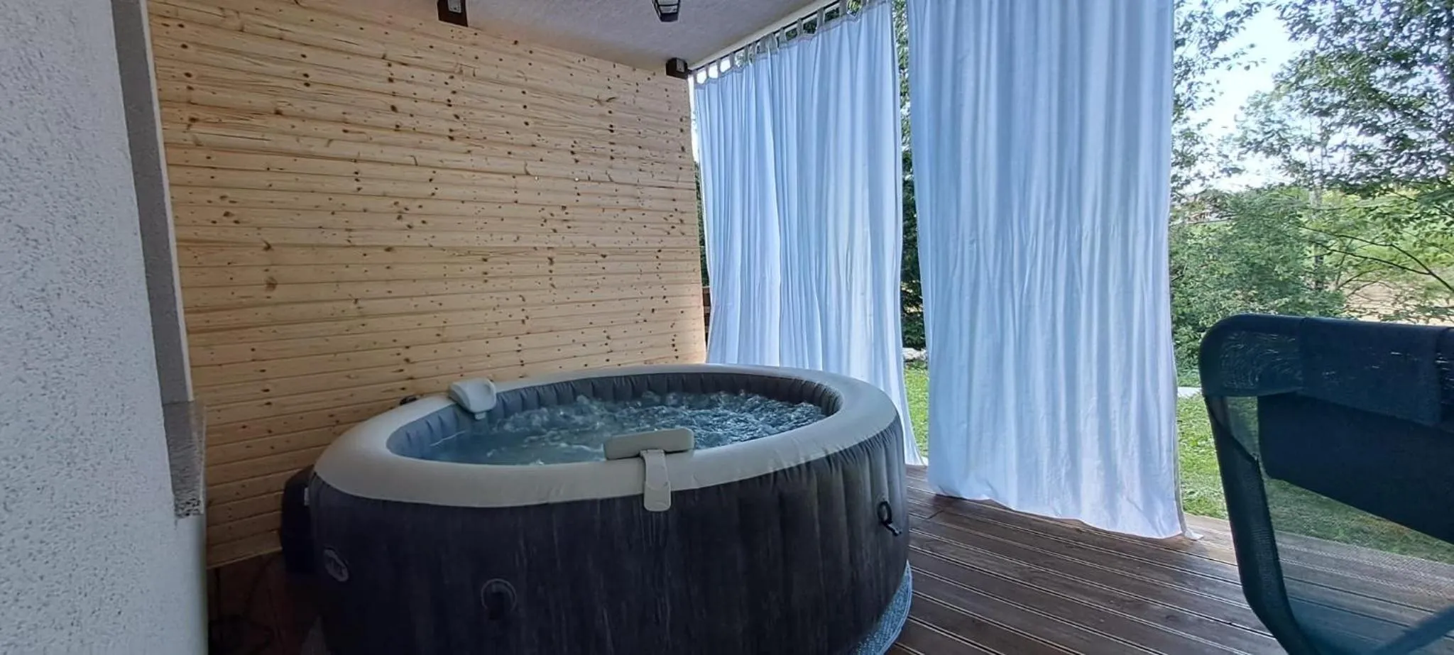 Hot Tub in B&B Green Serenity Plitvice Lakes