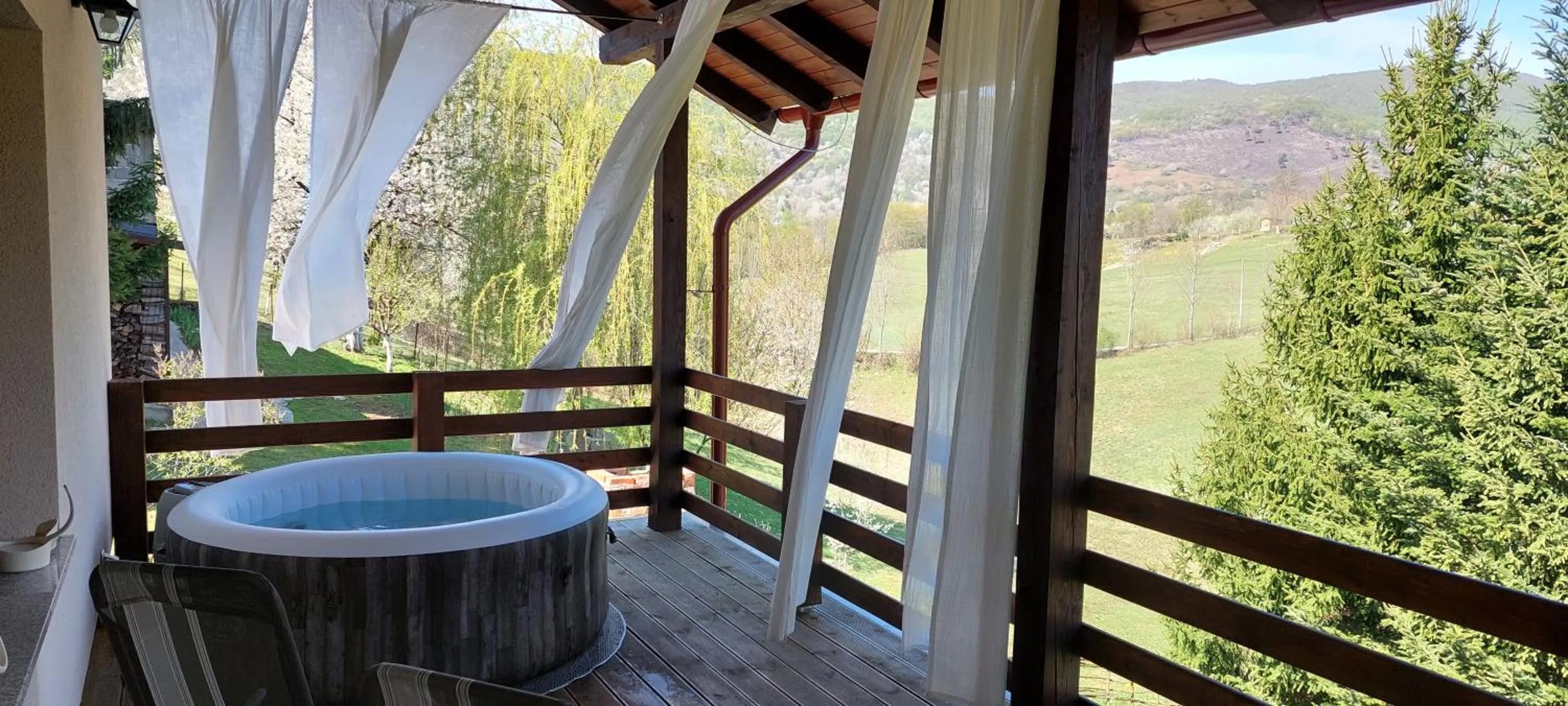 Hot Tub in B&B Green Serenity Plitvice Lakes