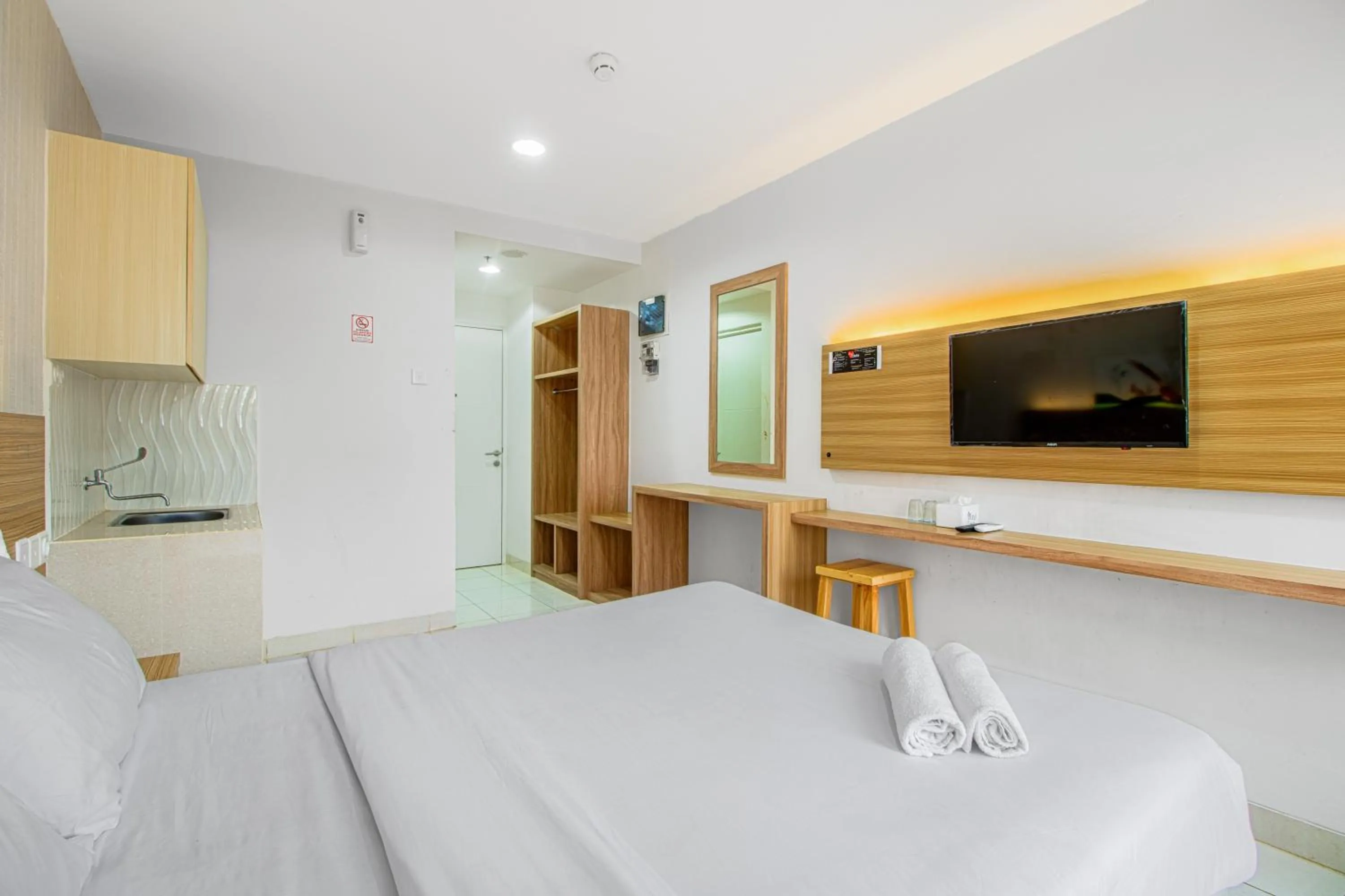 Photo of the whole room, Bed in Skyland Sentul Tower Apartment