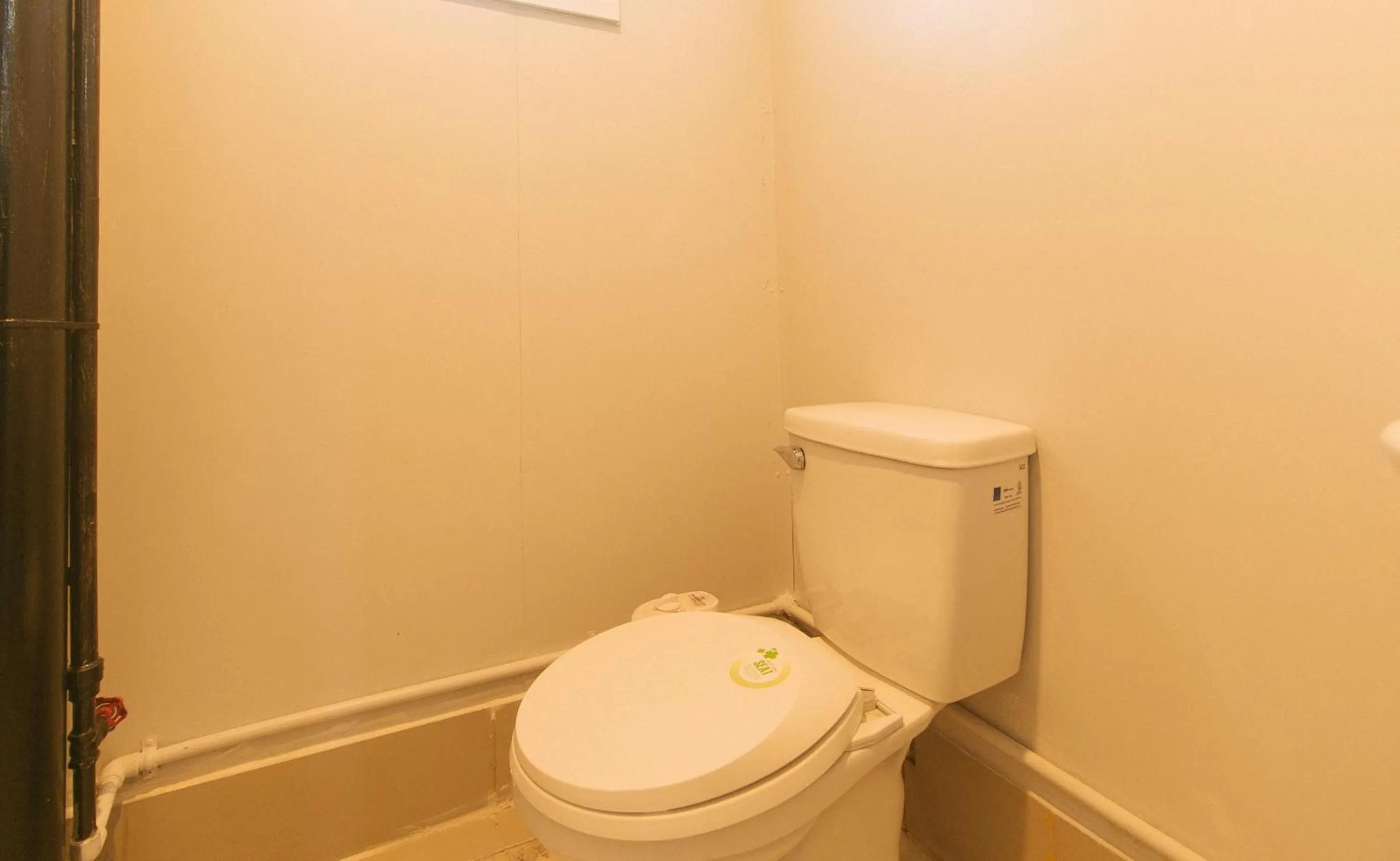 Bathroom in RedDoorz at Casa Marabella Villamonte Bacolod City