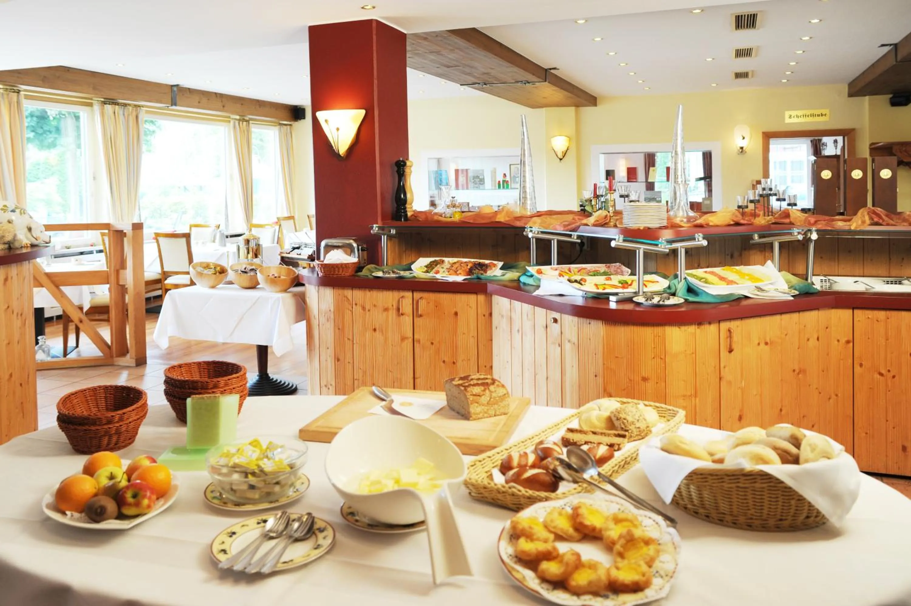 Restaurant/places to eat in Hotel Goldener Knopf