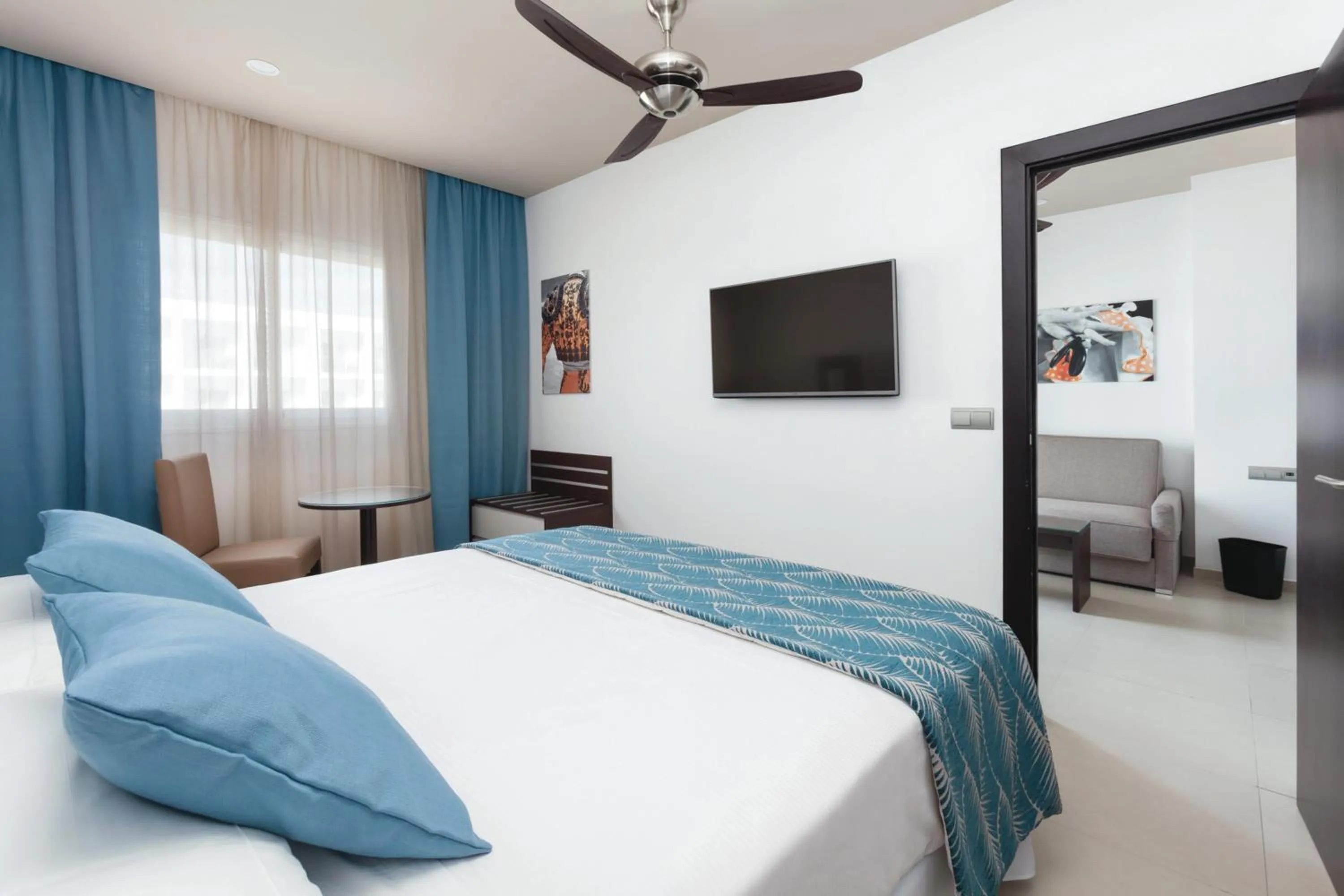 Property building, Bed in Hotel Riu Costa del Sol - All Inclusive