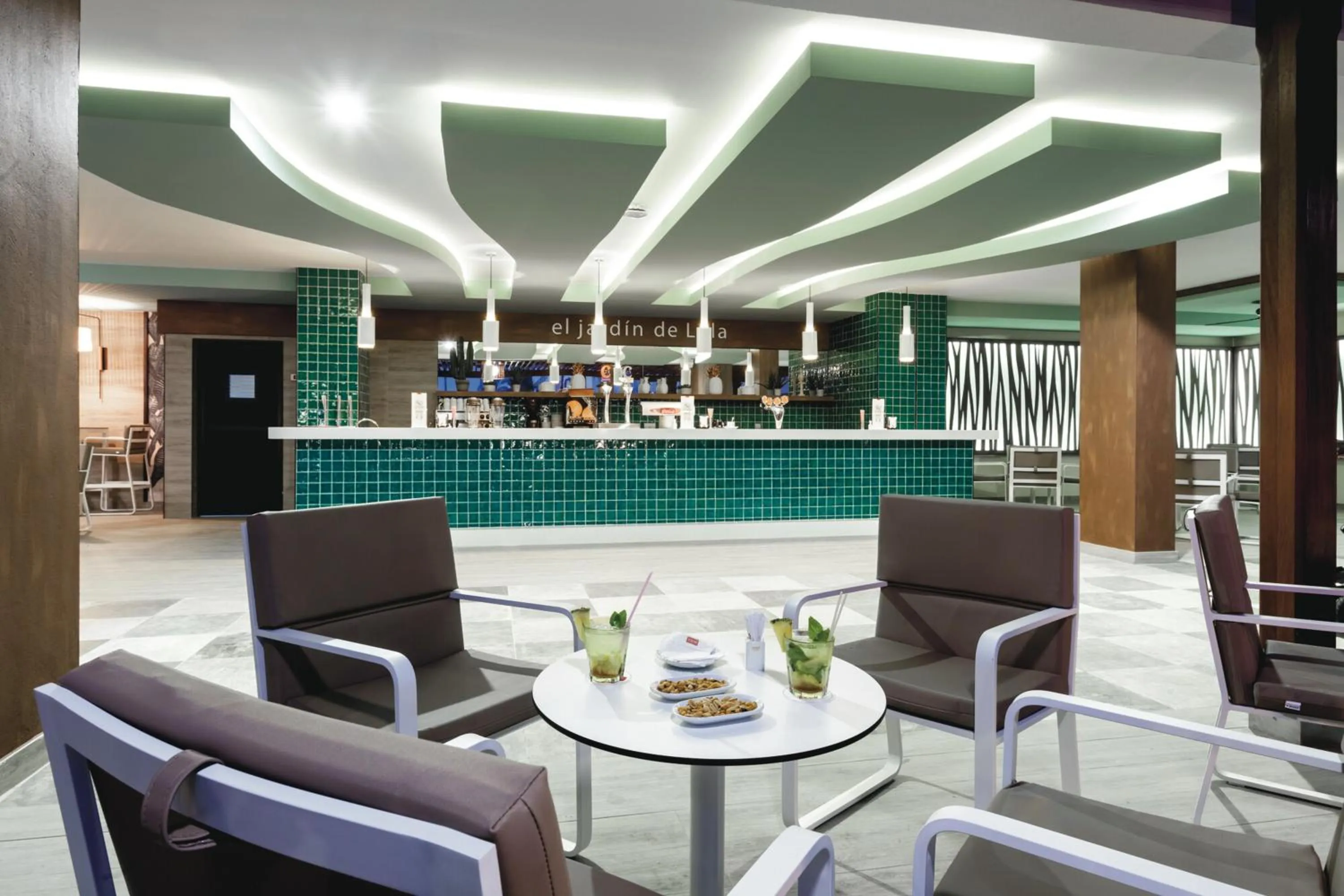 Lounge or bar in Hotel Riu Costa del Sol - All Inclusive