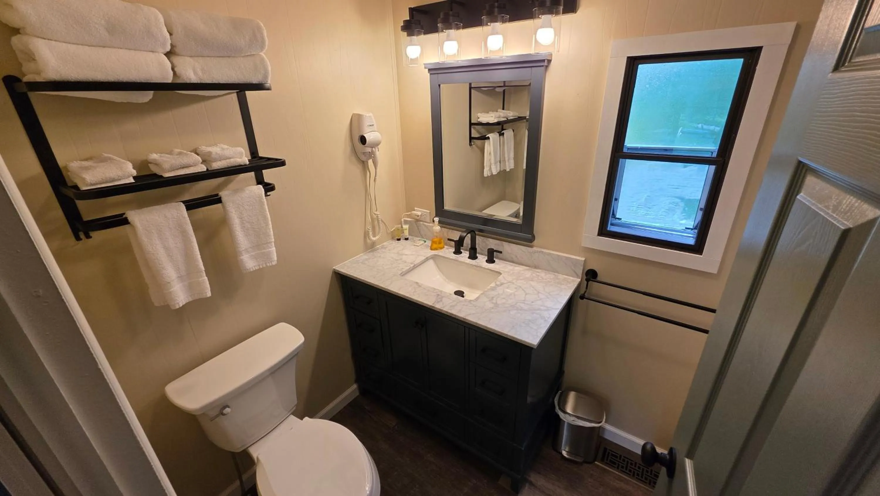 Toilet in Abbot Trailside Lodging