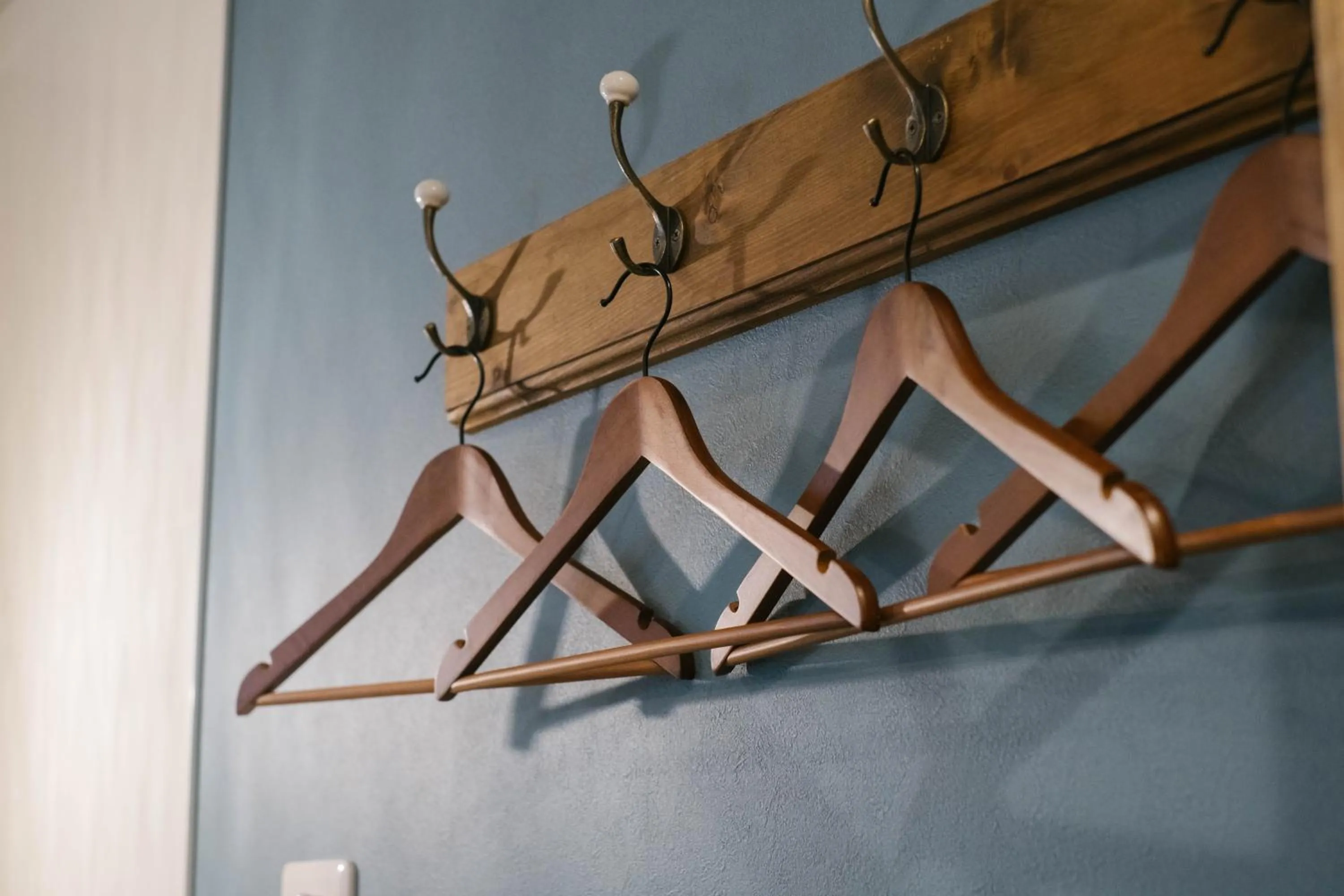 wardrobe in 7 Rooms Hotel & Cafe - 30mins from Disneyland