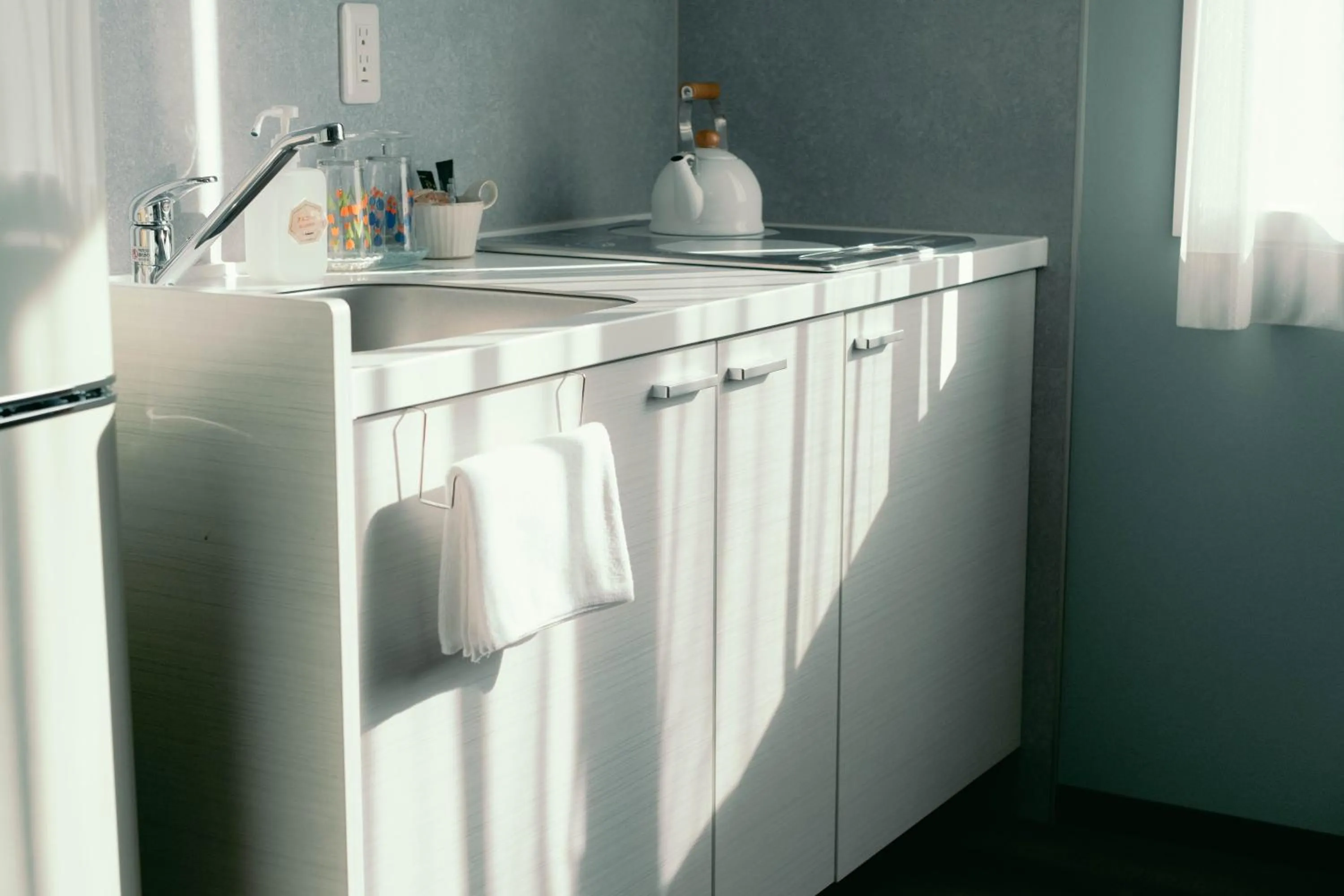 Kitchen or kitchenette in 7 Rooms Hotel & Cafe - 30mins from Disneyland