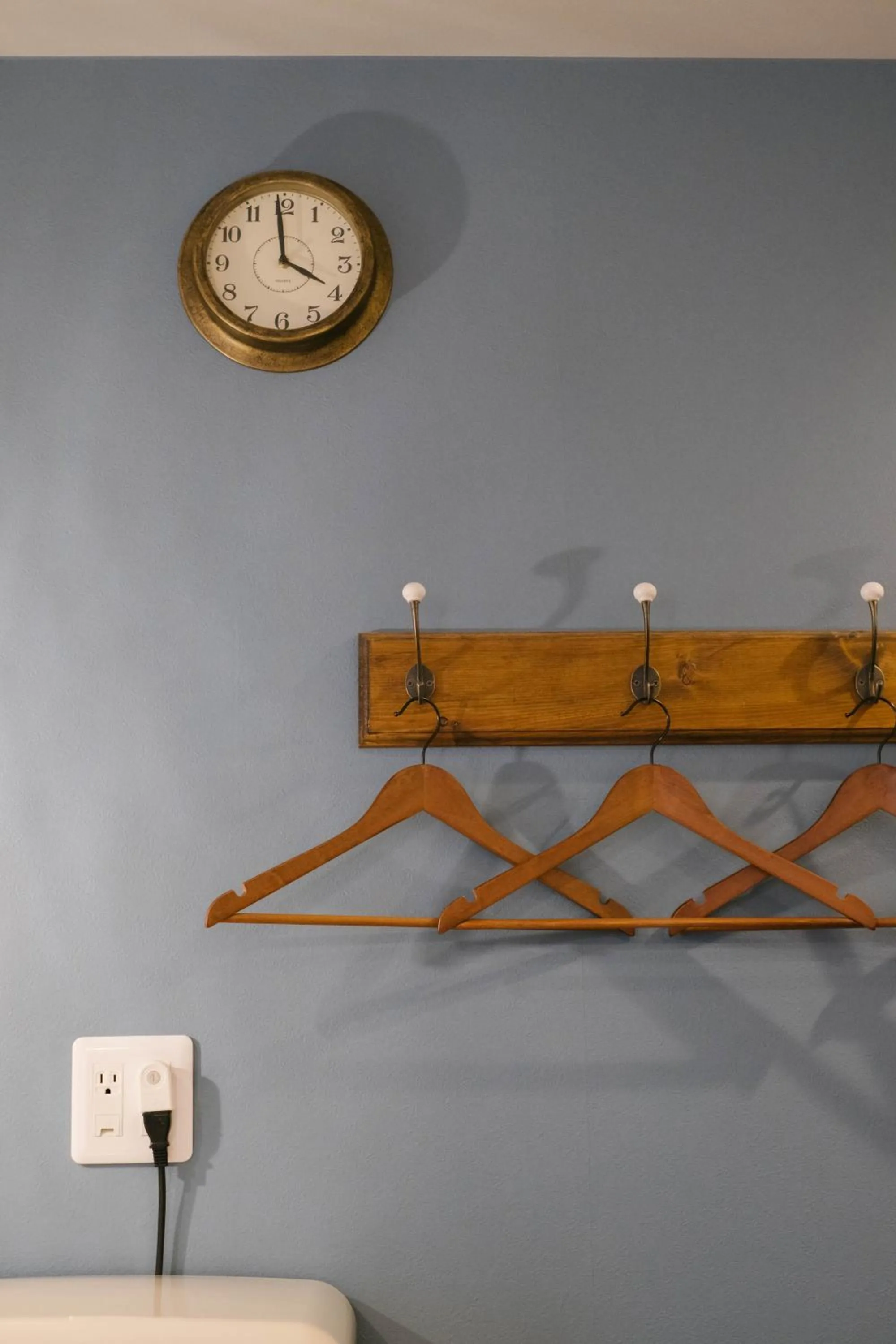 wardrobe in 7 Rooms Hotel & Cafe - 30mins from Disneyland