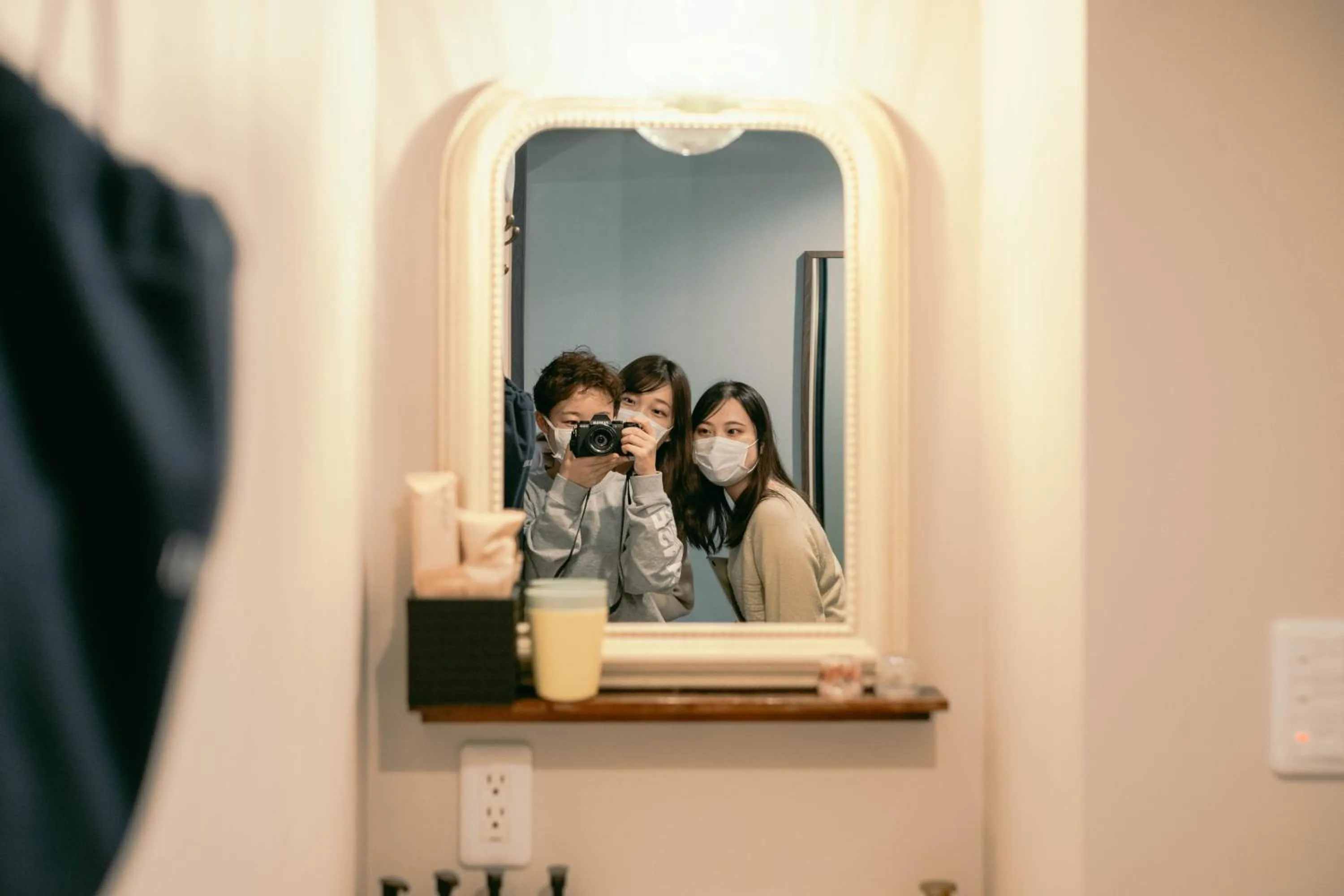 People in 7 Rooms Hotel & Cafe - 30mins from Disneyland