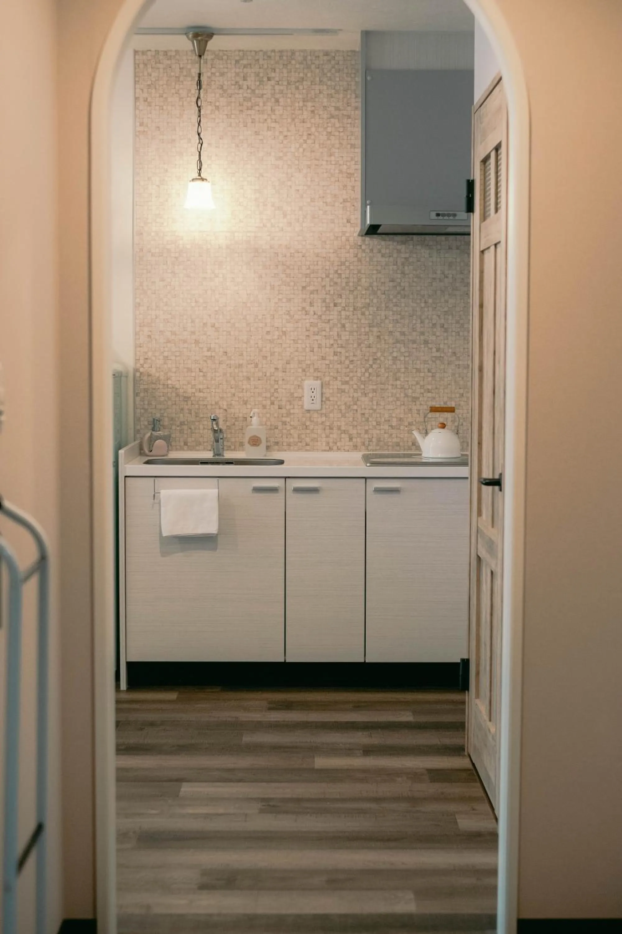 Kitchen or kitchenette in 7 Rooms Hotel & Cafe - 30mins from Disneyland