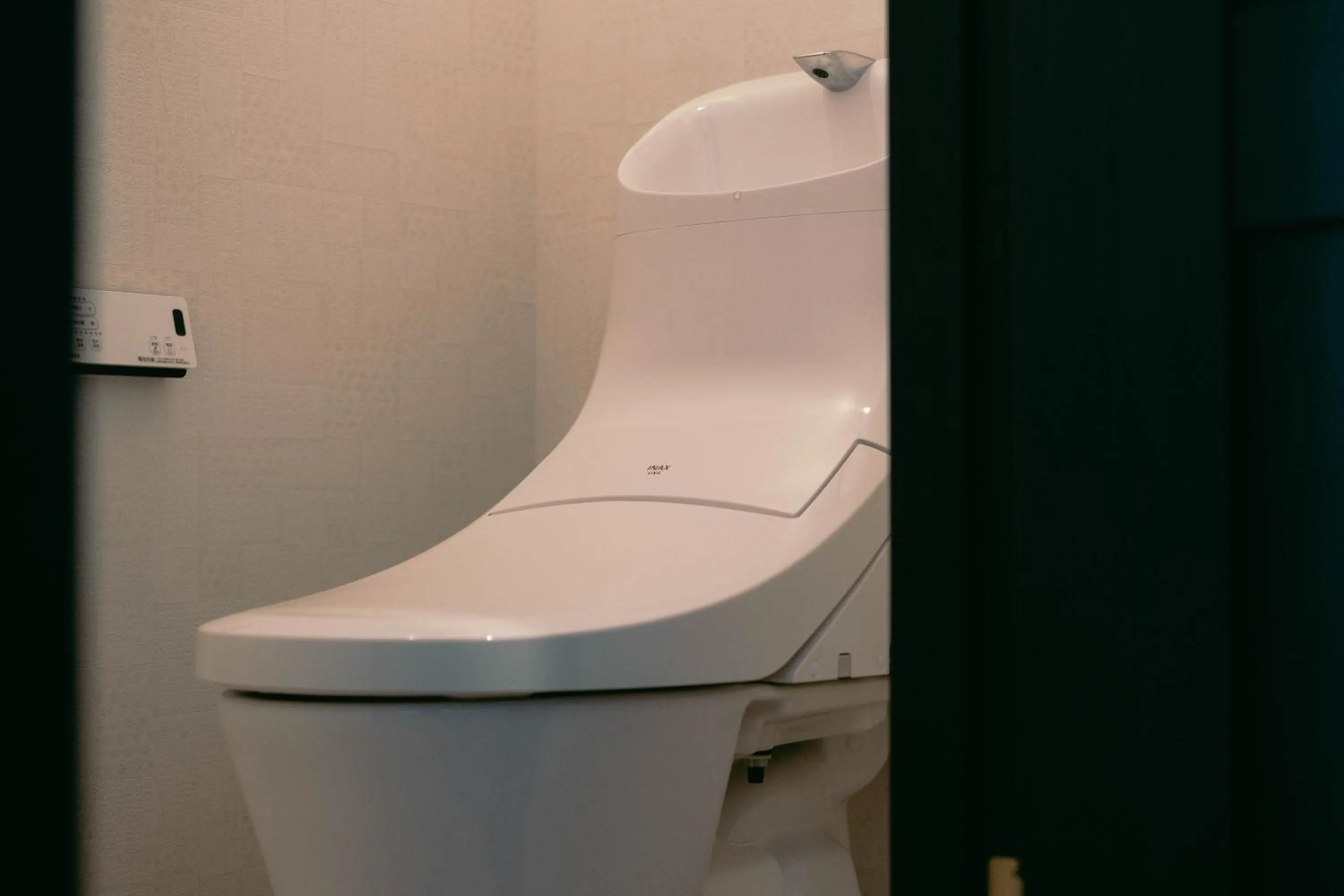 Toilet in 7 Rooms Hotel & Cafe - 30mins from Disneyland