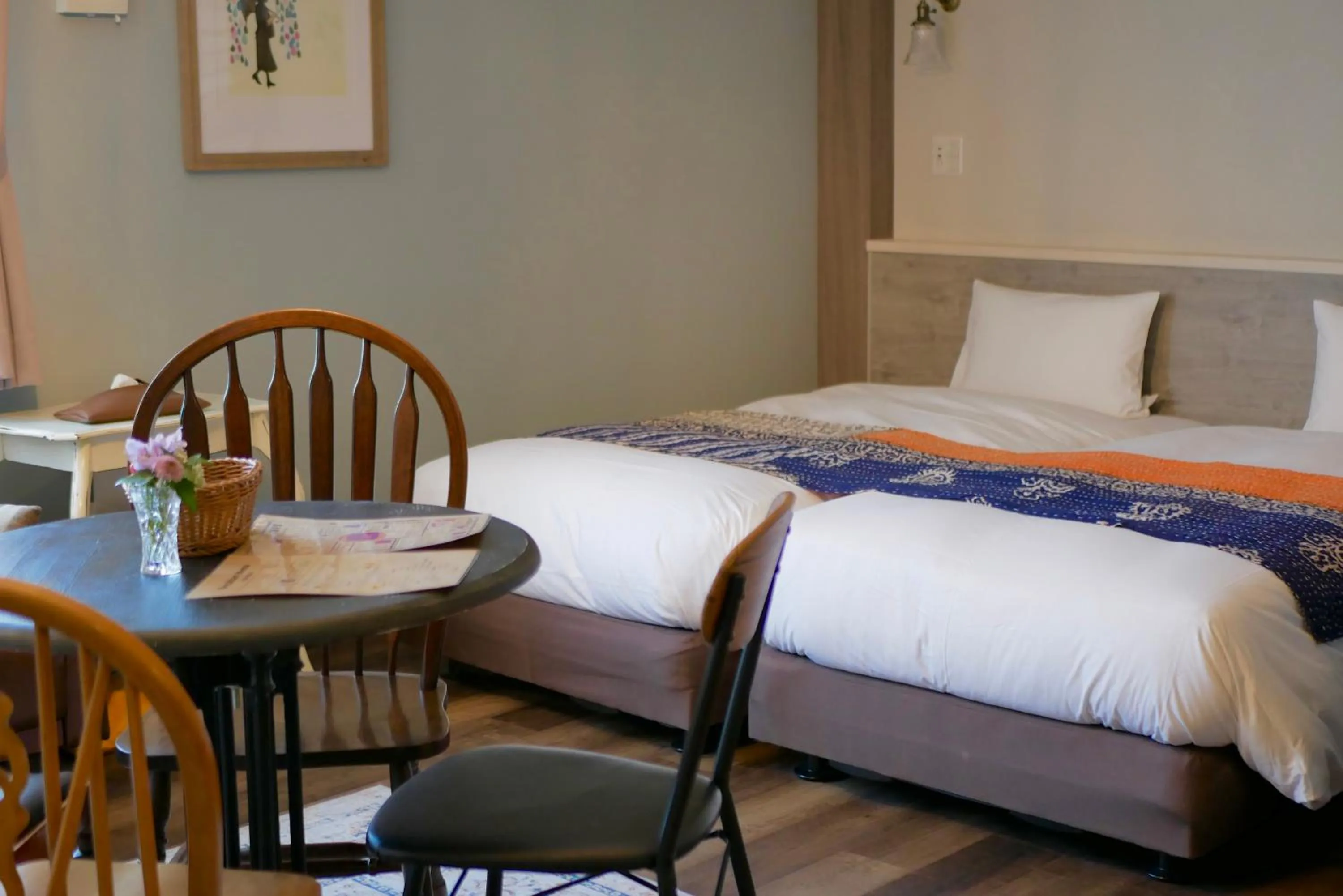 Bed in 7 Rooms Hotel & Cafe - 30mins from Disneyland