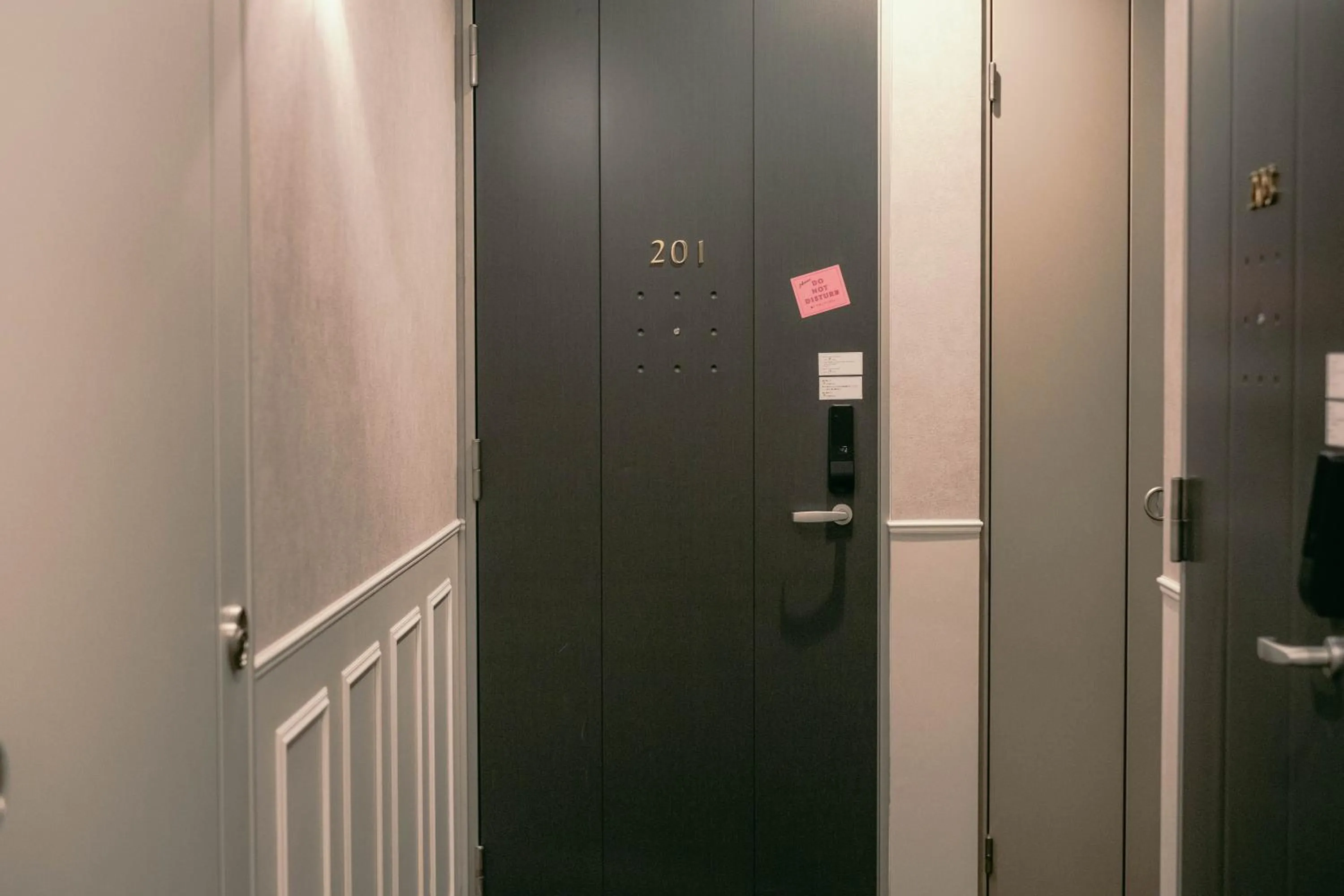 Area and facilities in 7 Rooms Hotel & Cafe - 30mins from Disneyland