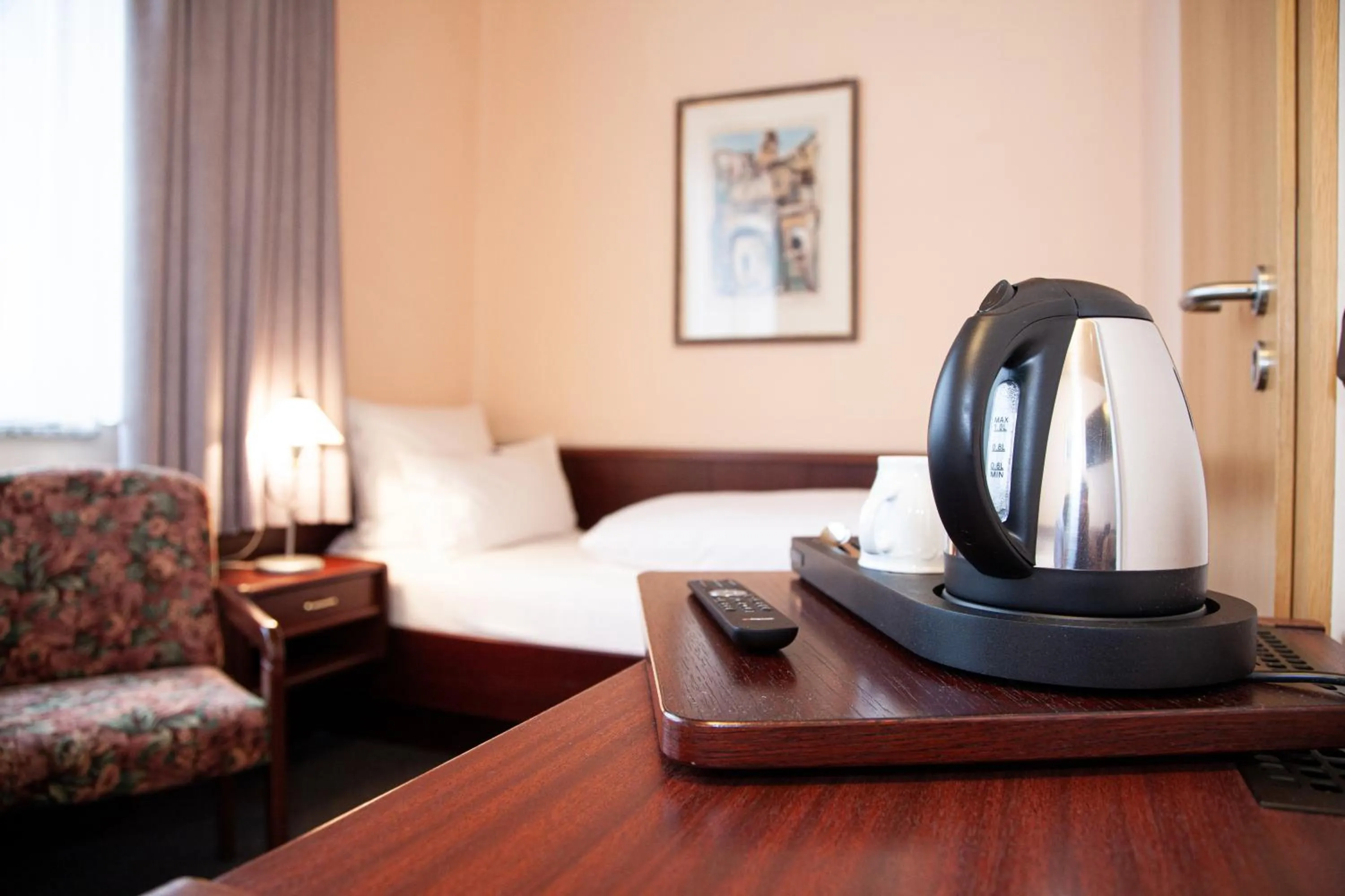 Coffee/tea facilities, Bed in Hotel Lonac