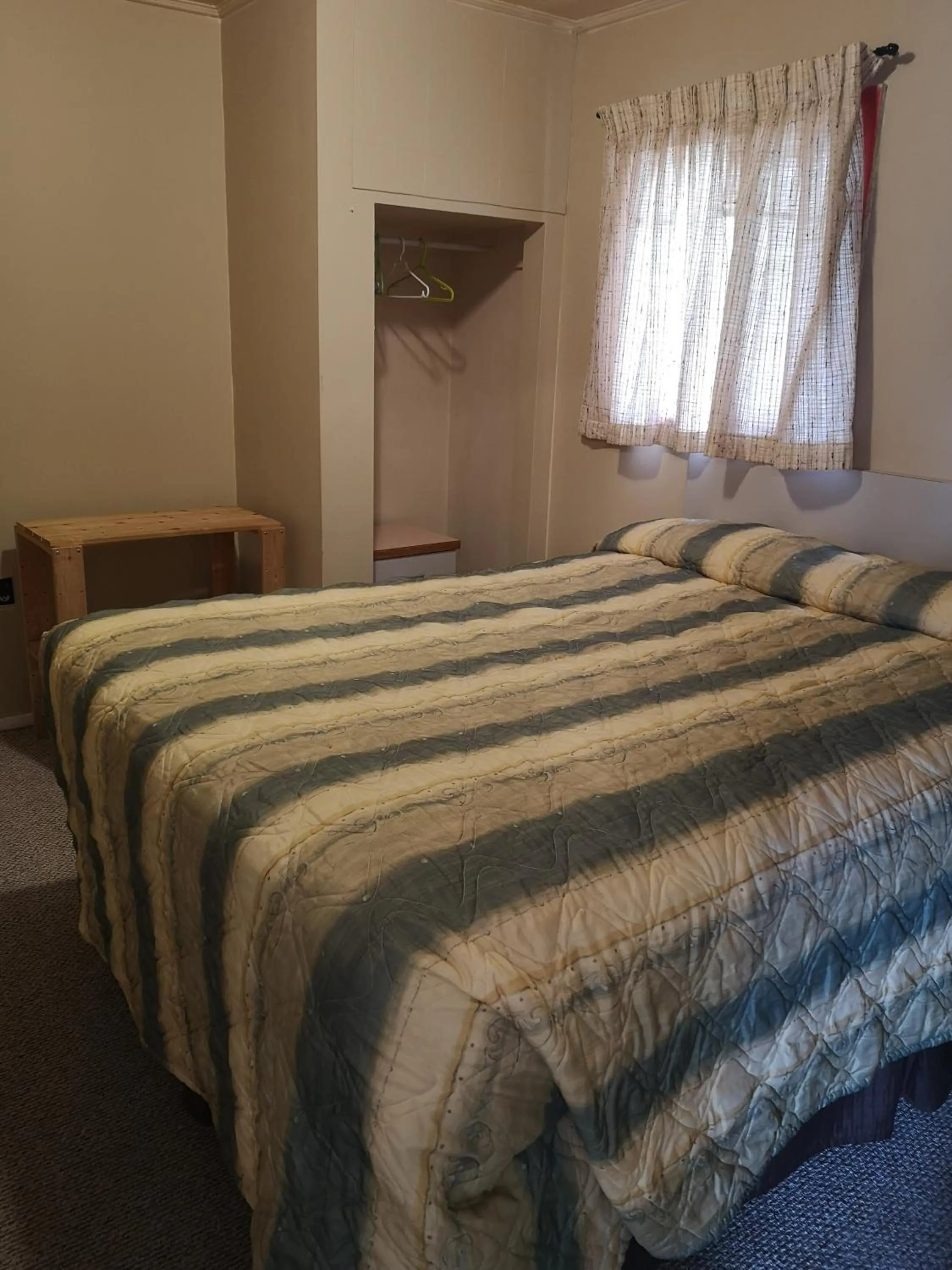 Bedroom, Bed in Ranchland Villa Motel