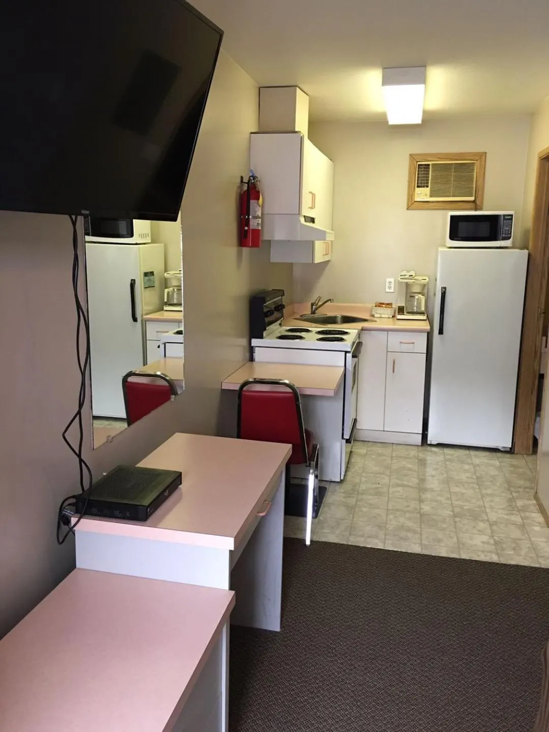 Coffee/tea facilities in Ranchland Villa Motel