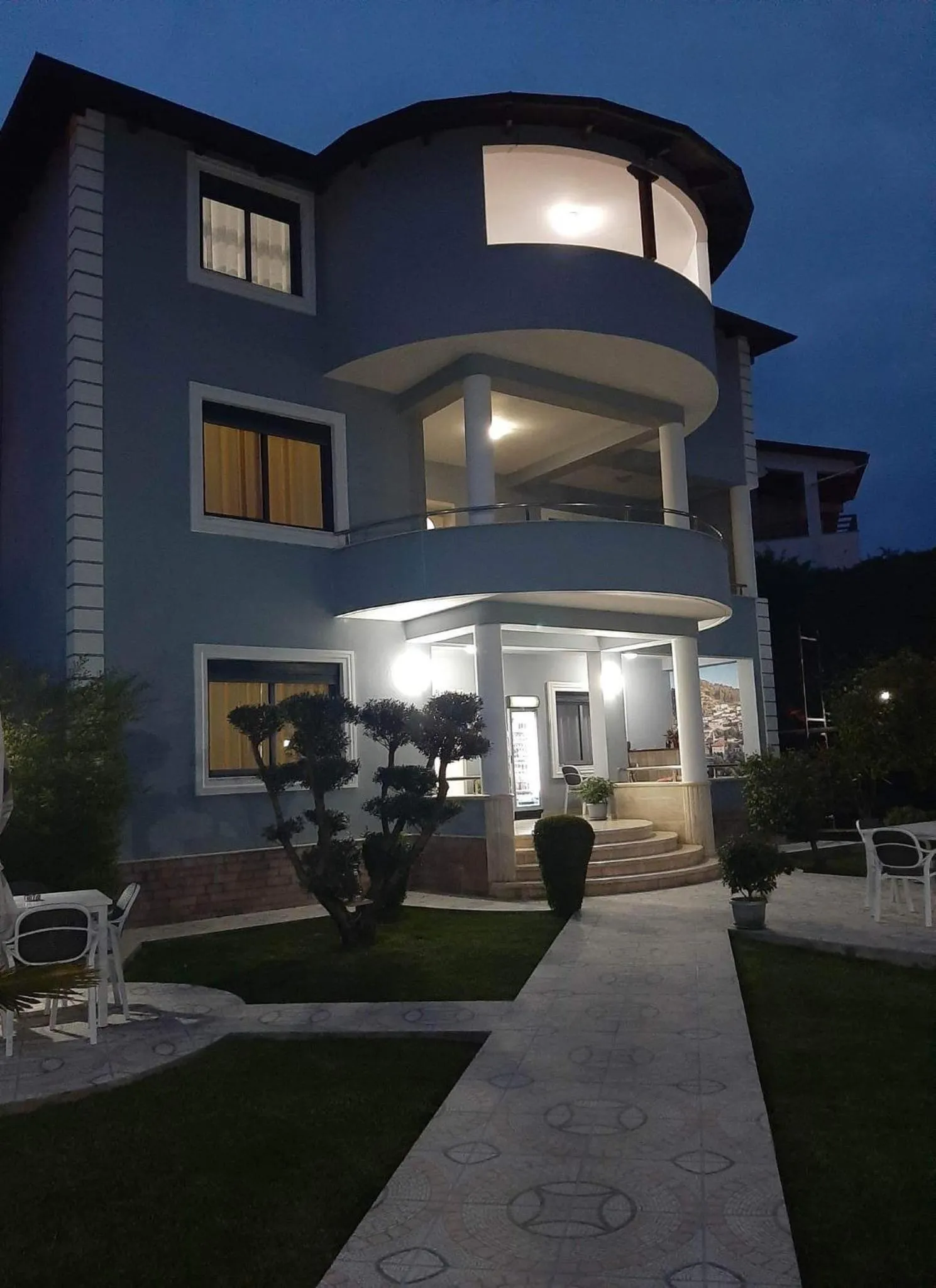 Property building in Hotel Vila Arbri