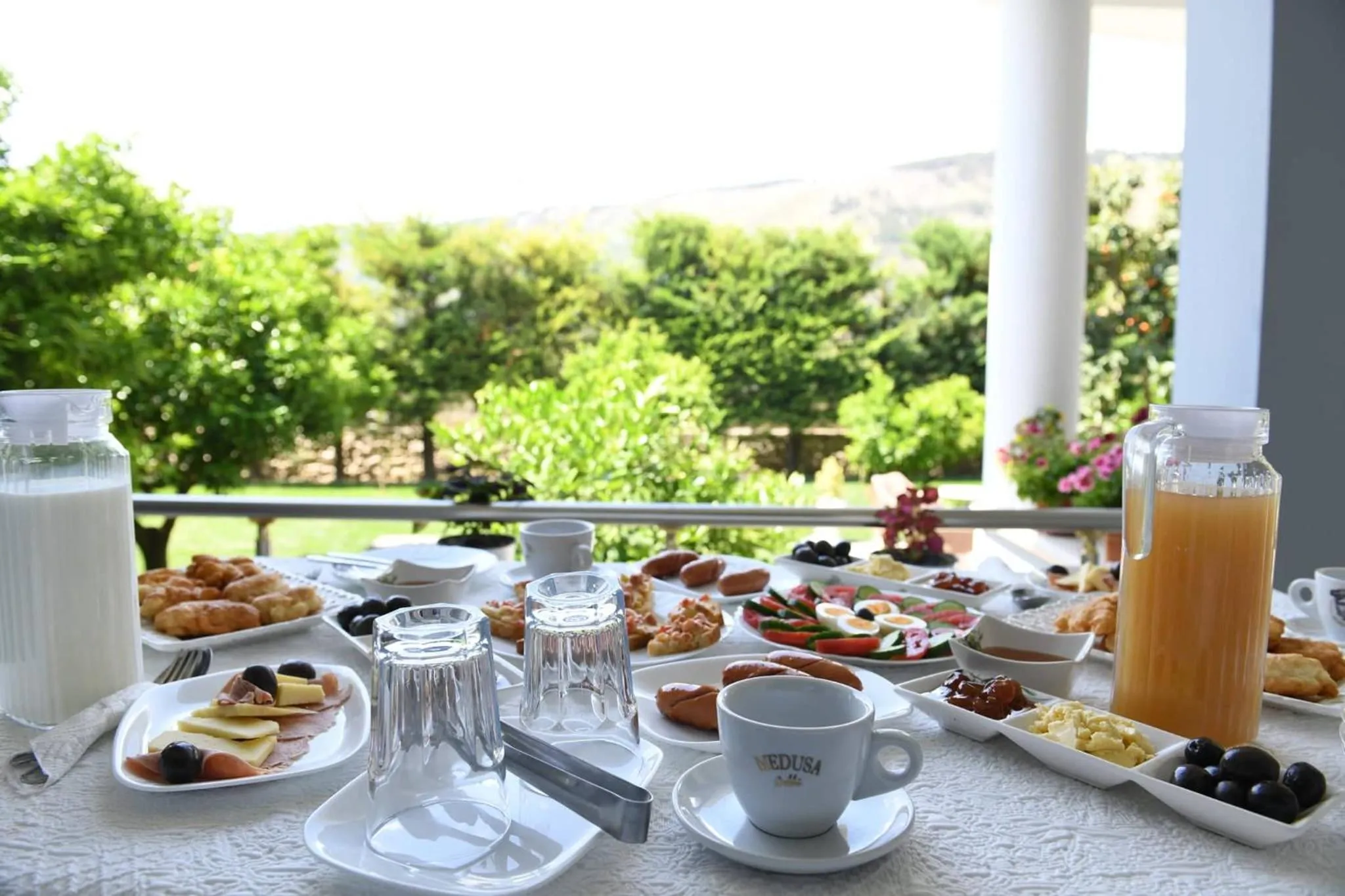 Breakfast in Hotel Vila Arbri