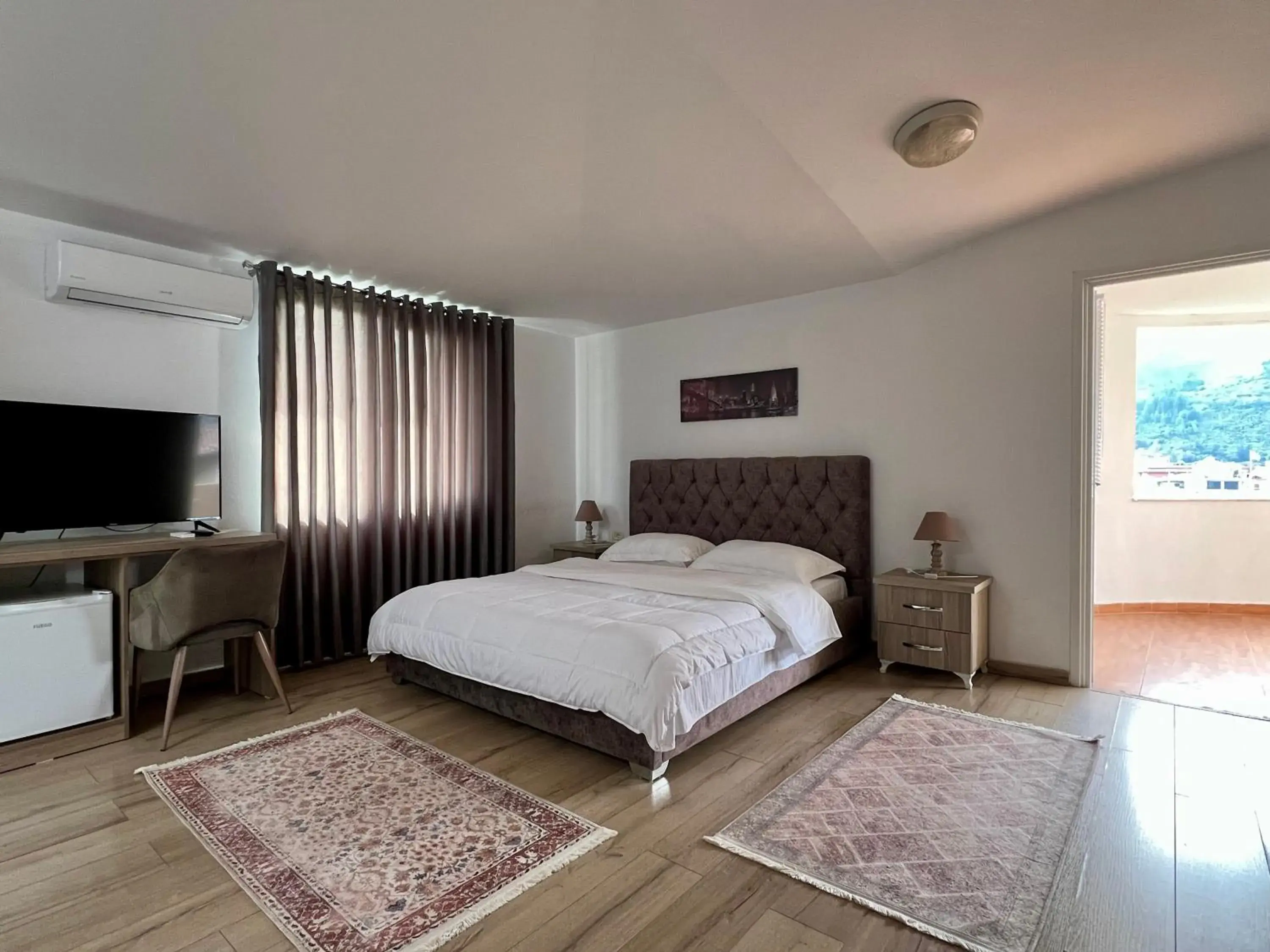 Triple Room with Garden View - single occupancy in Hotel Vila Arbri Triple Room with Garden View - single occupancy in Hotel Vila Arbri