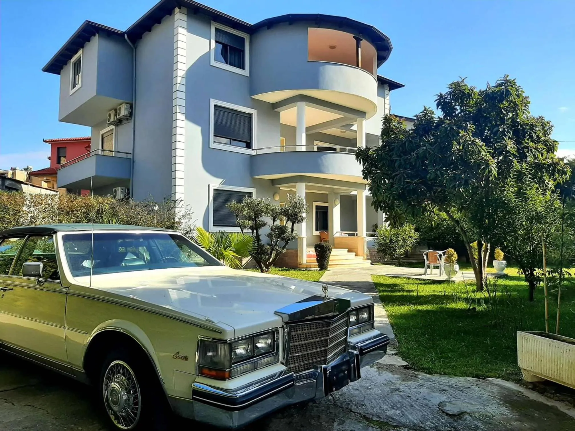 Property building in Hotel Vila Arbri